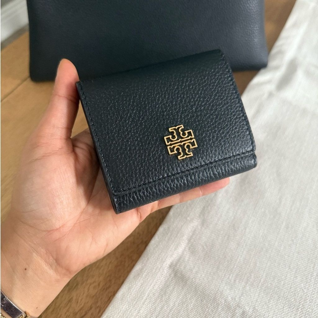 Tory Burch New Tory Burch Britten Compact Pebbled Leather Wallet in Bla Size ONE SIZE - 5 Thumbnail