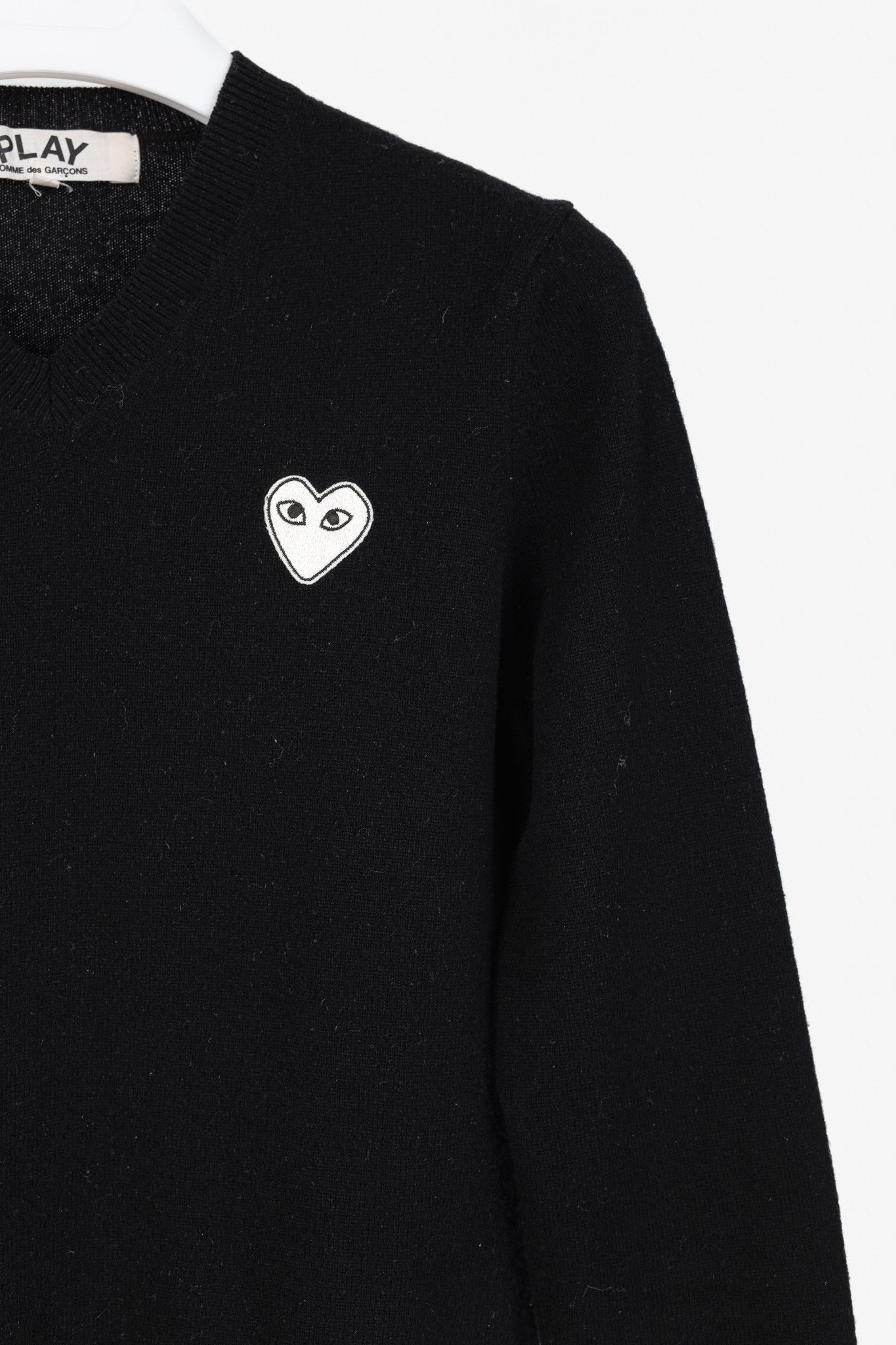 Comme des Garcons Comme des Garcons PLAY Black V-Neck Heart-Logo Sweater Size L / US 10 / IT 46 - 5 Thumbnail