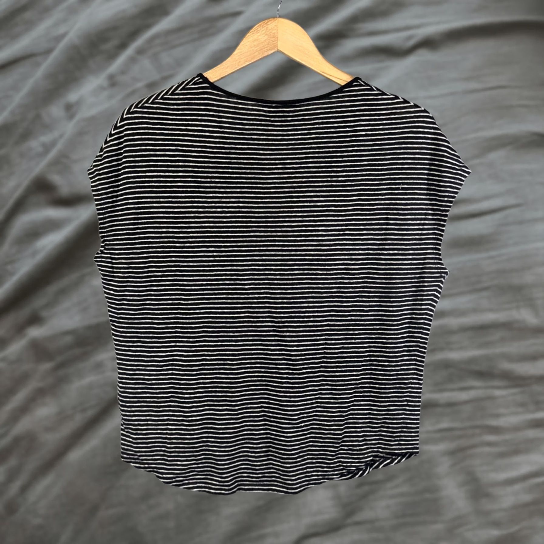 Vince Vince Shirt Womens XS Black White Striped Scoop Neck Cap Sleeve Lightweight T-Shirt Size XS / US 0-2 / IT 36-38 - 1 Thumbnail