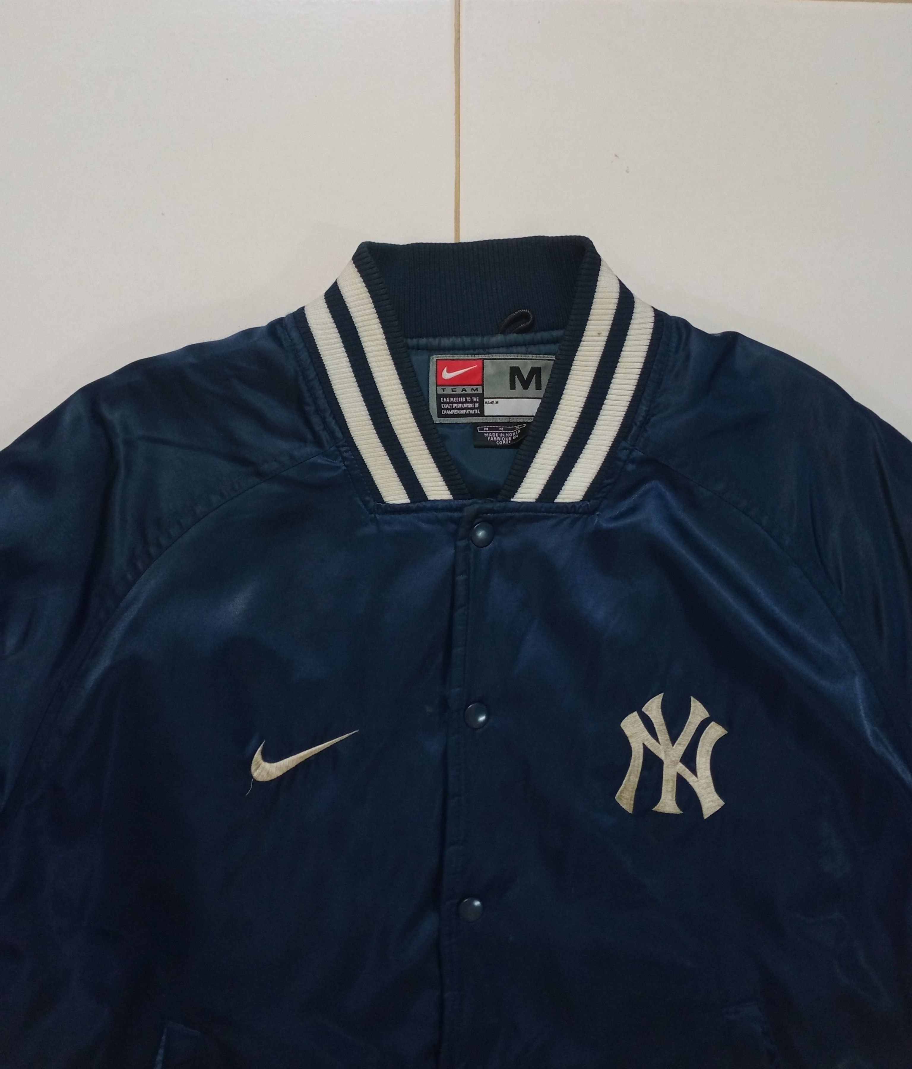 Nike Vintage Nike New York Yankees Satin Varsity Jacket Size US L / EU 52-54 / 3 - 7 Thumbnail