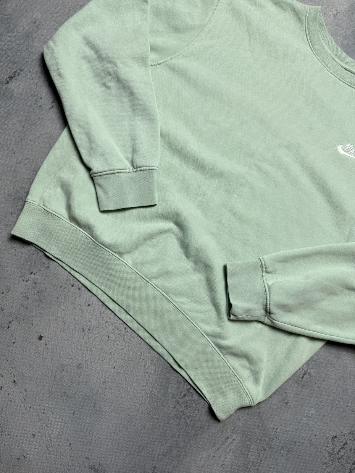 Nike Crewneck Nike Sportswear Club Boxy Swoosh Logo USA Size US S / EU 44-46 / 1 - 4 Thumbnail