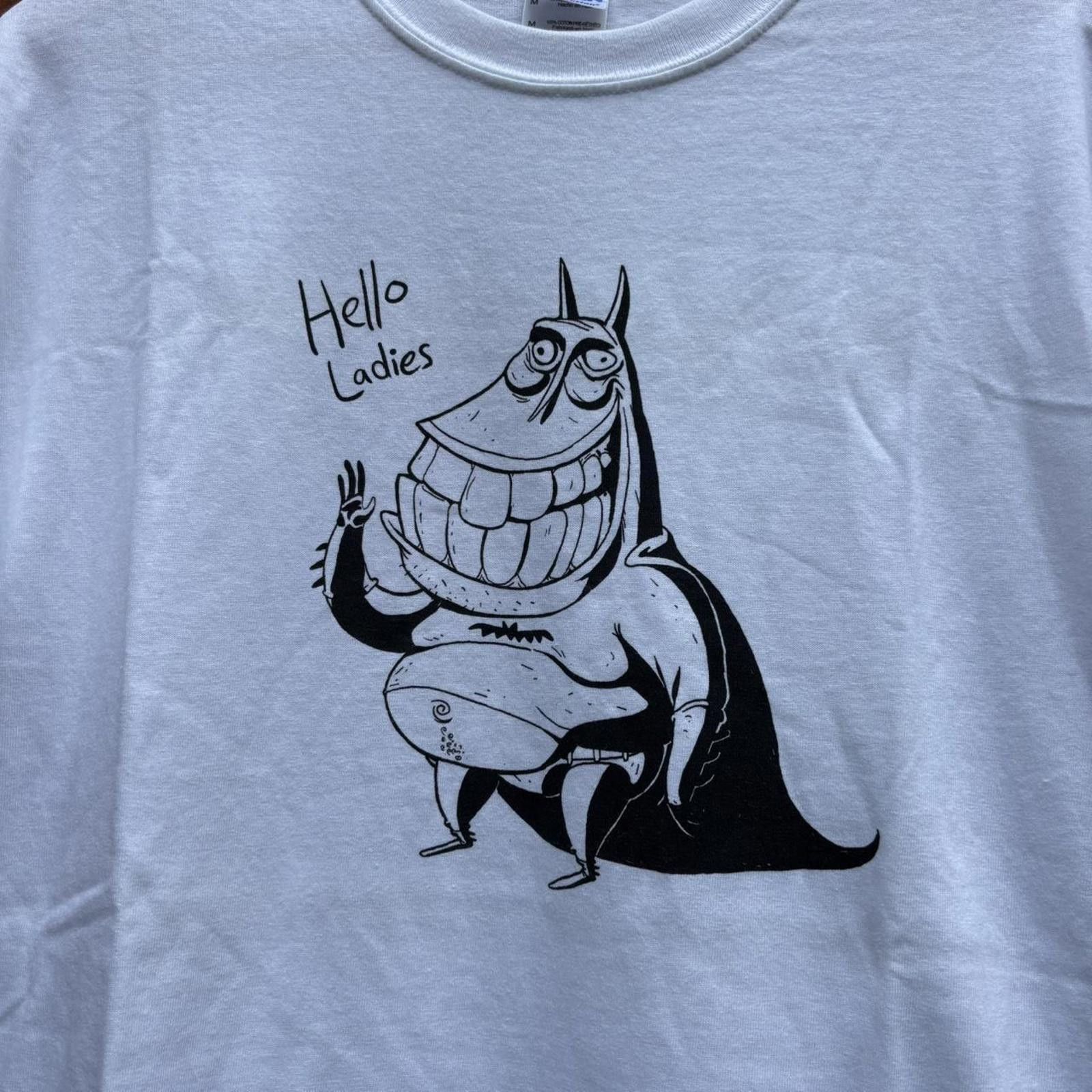Gildan Vintage hello ladies weird art t shirt 00s M batman spoof Size US M / EU 48-50 / 2 - 3 Thumbnail