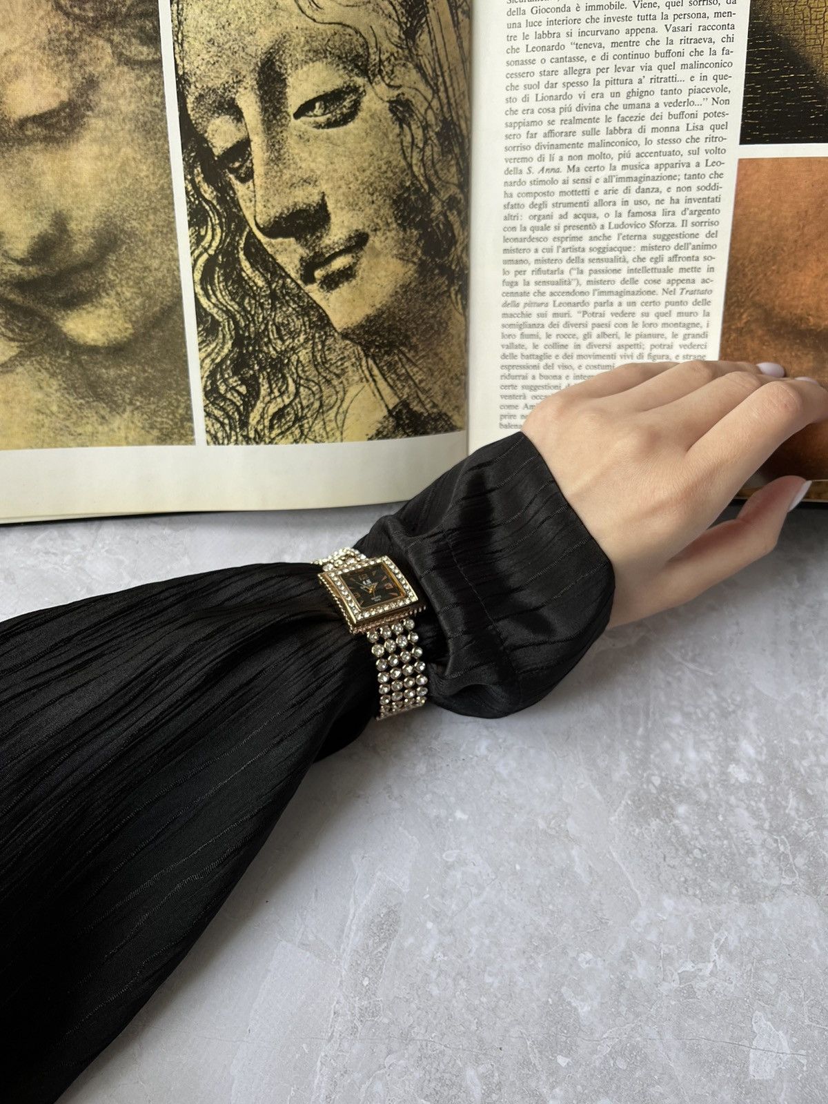 Liansheng Quartz Luxury Watch with Rhinestones
