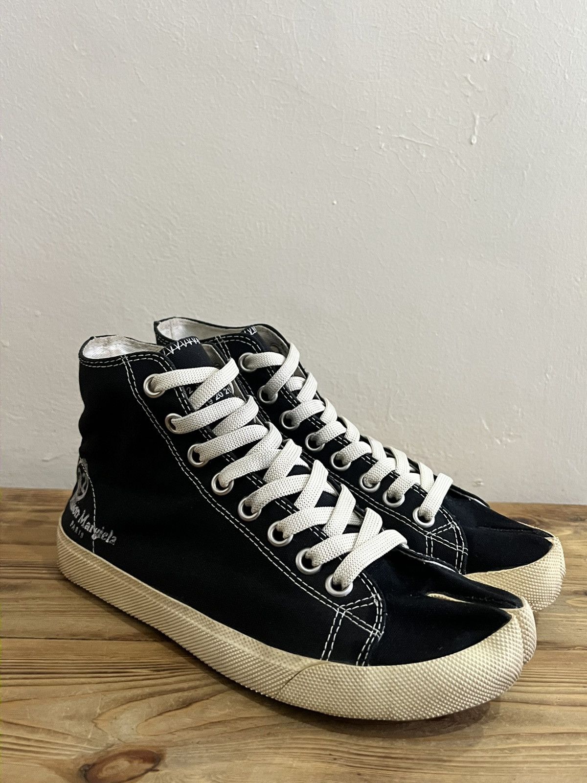 Maison Margiela Maison Margiela Canvas Tabi Hightop Sneakers Size US 7 / IT 37 - 9 Thumbnail