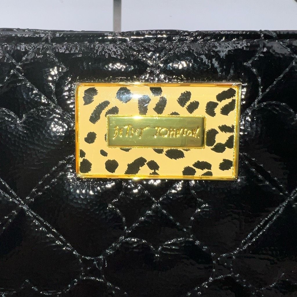 Betsey Johnson Betsey Johnson Large Faux Leather Black and Gold Quilted Wri Size ONE SIZE - 5 Thumbnail