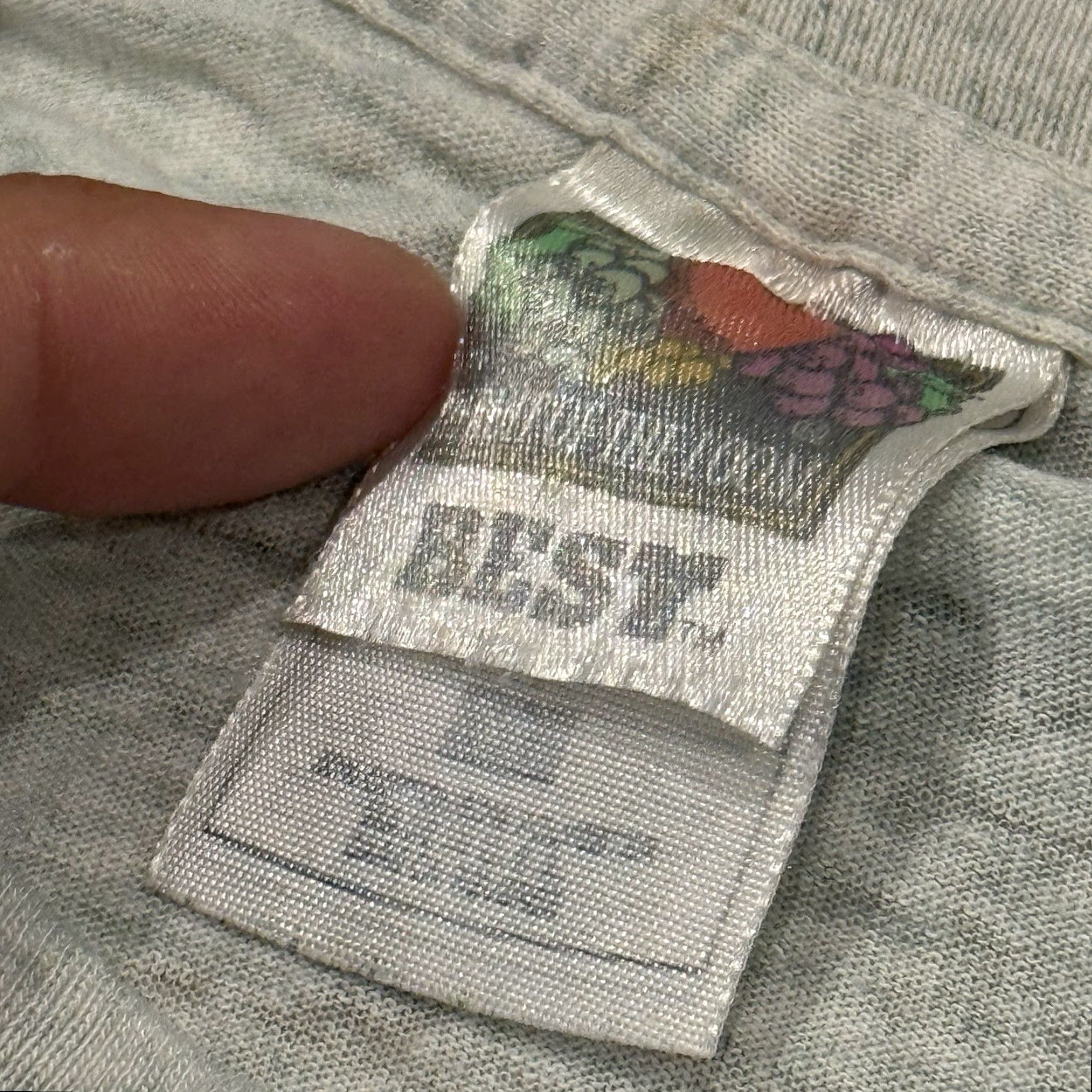 Fruit Of The Loom VINTAGE Banana 101 Rock Tshirt Mens XL Single Stitch Gray Distressed Mens Shirt Rock 90s? Size US XL / EU 56 / 4 - 3 Thumbnail