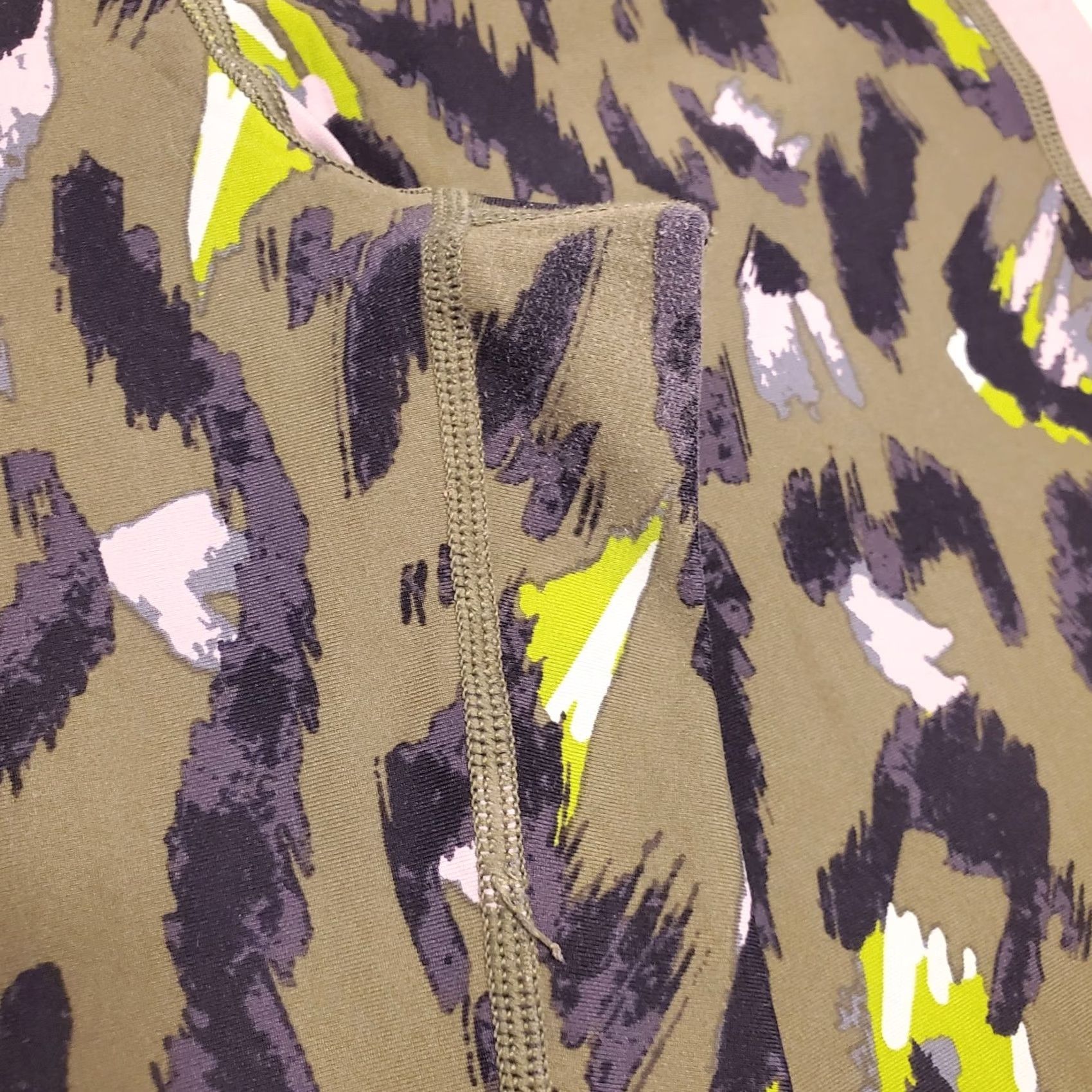 Vintage Aerie Leggings Womens L Green & Light Pink Animal Print Chill Play Move Athleisure Yoga Gym Size 36" / US 14 / IT 50 - 4 Thumbnail
