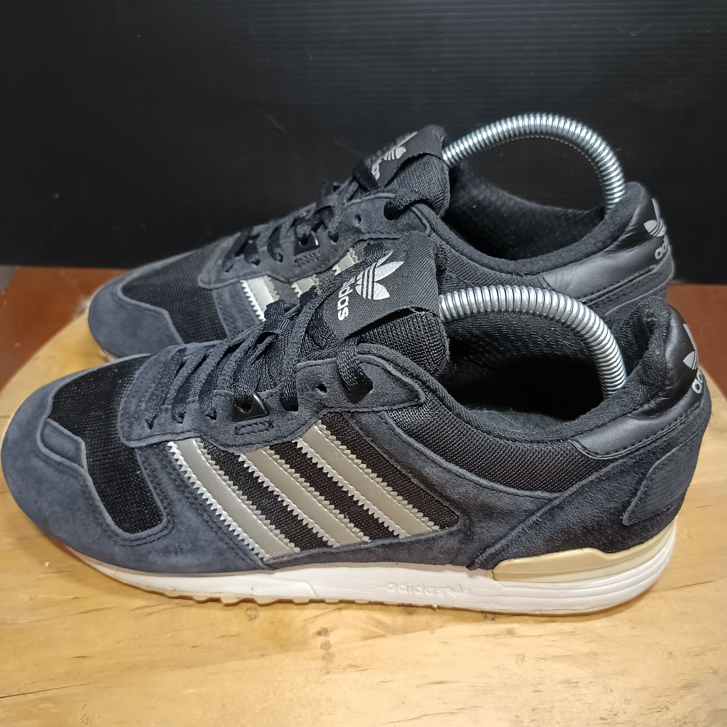 Adidas Adidas ZX 700 Size US 8 Black & Silver Pre-Owned Authentic Size US 8 / EU 41 - 3 Thumbnail