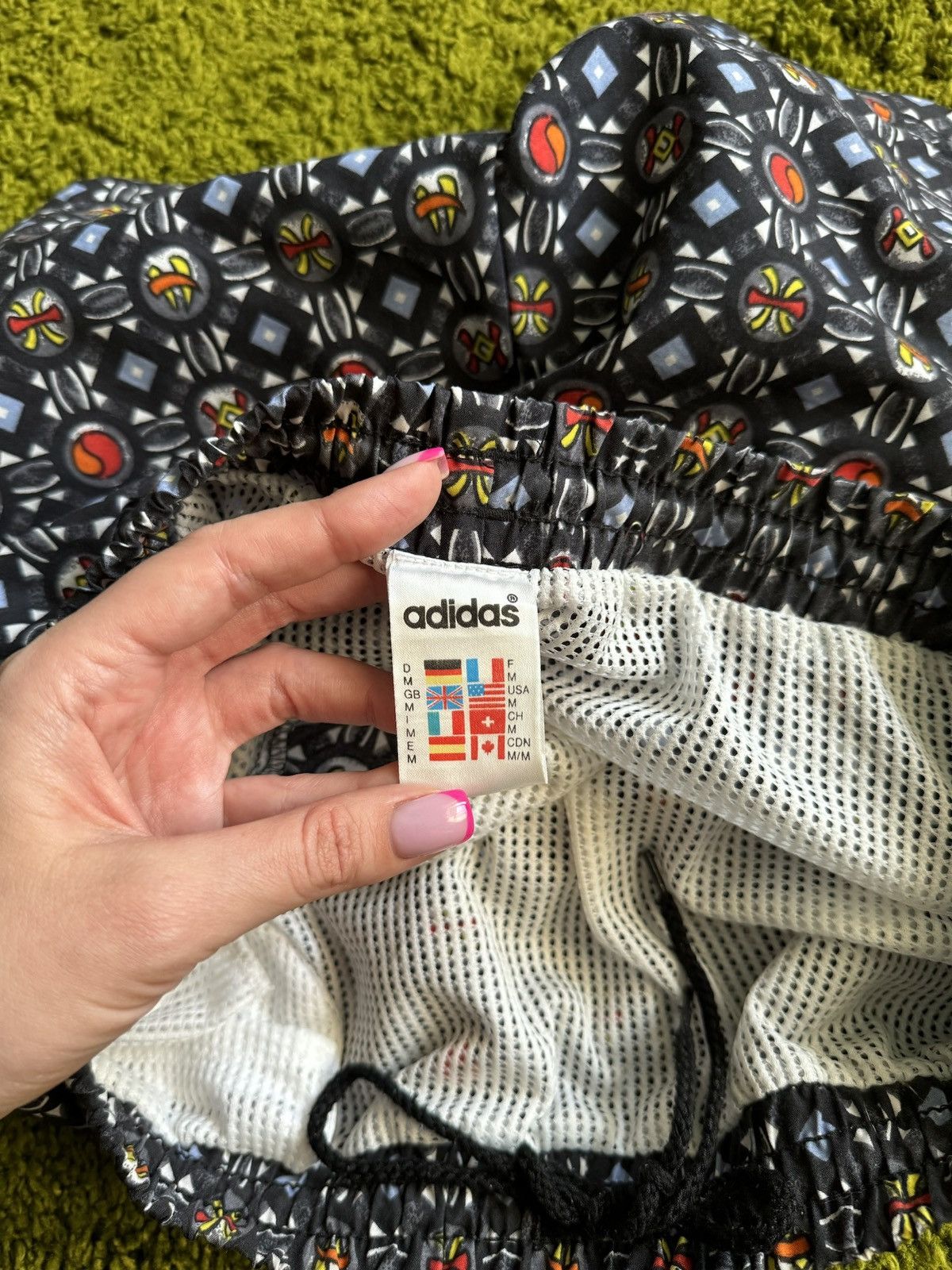 Adidas × Vintage Adidas 90s vintage embroidered logo graphic shorts Size US 32 / EU 48 - 4 Thumbnail
