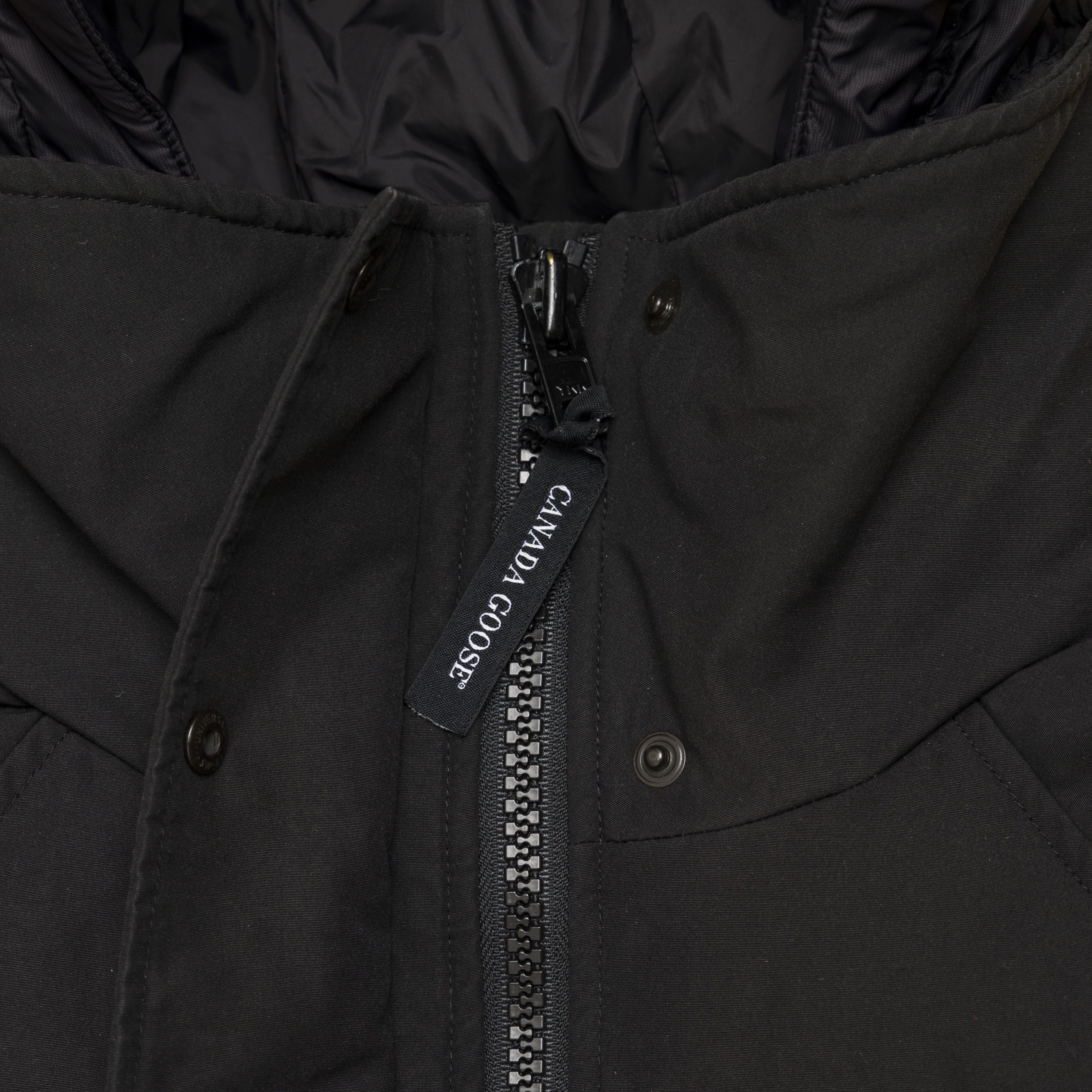 Canada Goose CANADA GOOSE DEEP COVE ARTIC DOWN BOMBER JACKET 5805L BLACK Size L / US 10 / IT 46 - 4 Thumbnail