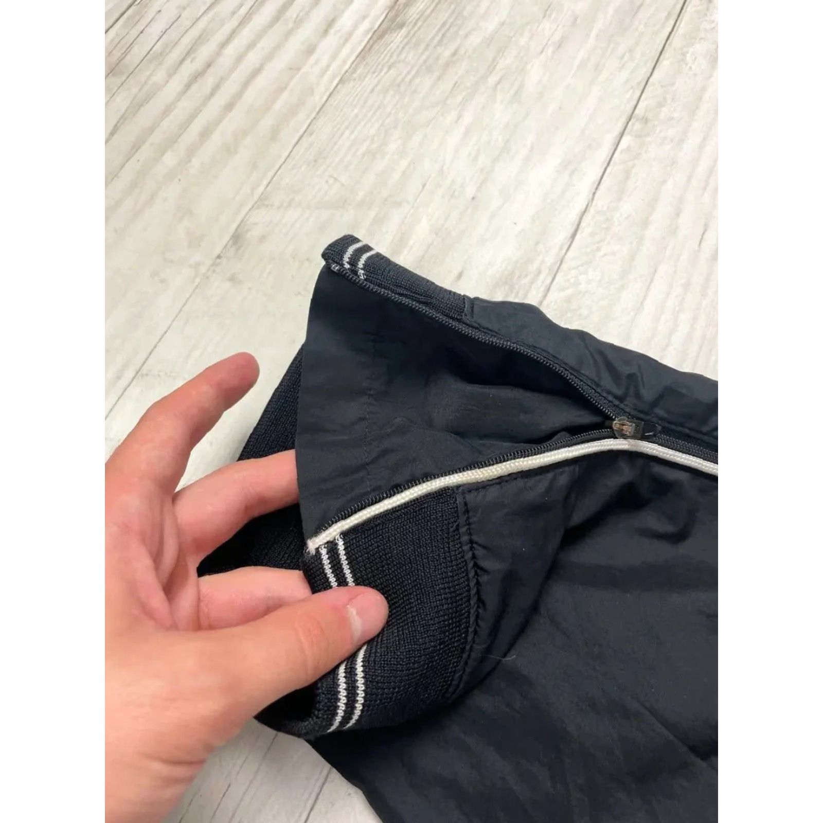 Nike VINTAGE Nike Nylon Track Pants 90s Swoosh Striped Track Pants Men S Black 90s Nike Mens XS? Size US 29 - 5 Thumbnail