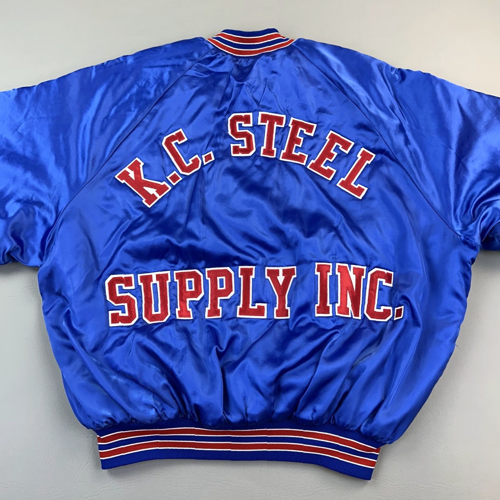 Vintage VINTAGE King Louie Jacket Mens 2XL Blue Satin Bomber Jacket 90s USA Baseball Workwear Mens Size US XXL / EU 58 / 5 - 2 Thumbnail