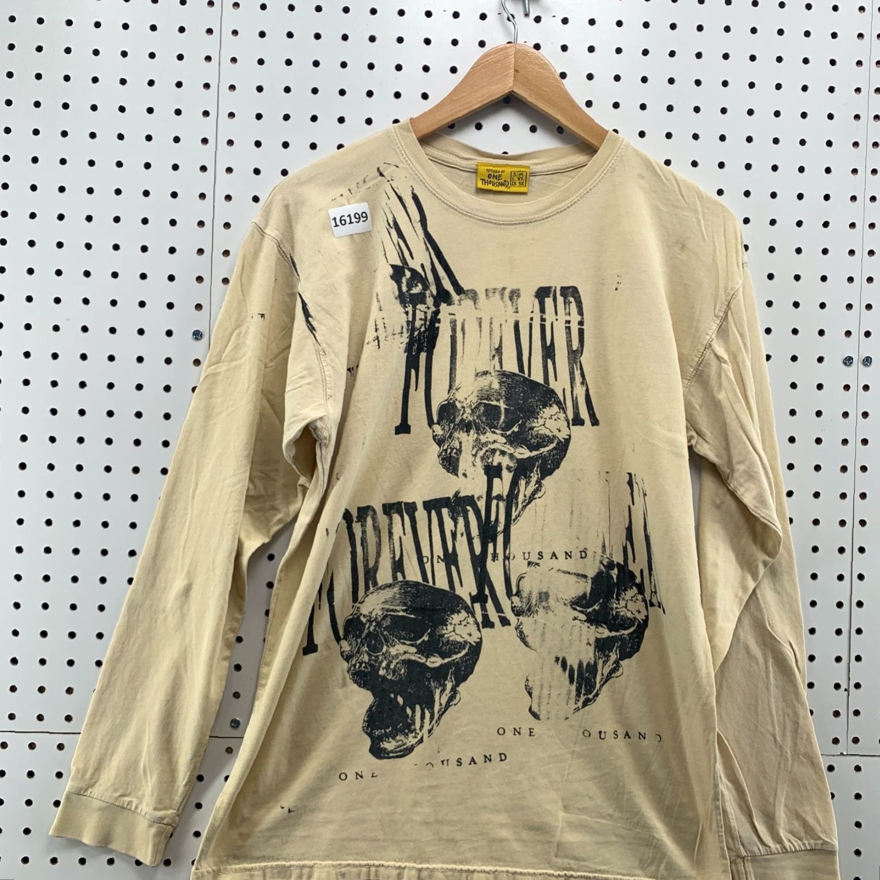 Forever 21 VINTAGE One Thousand Skull Graphic Shirt Adult Medium Yellow Long Sleeve T-Shirt Size US M / EU 48-50 / 2 - 5 Thumbnail