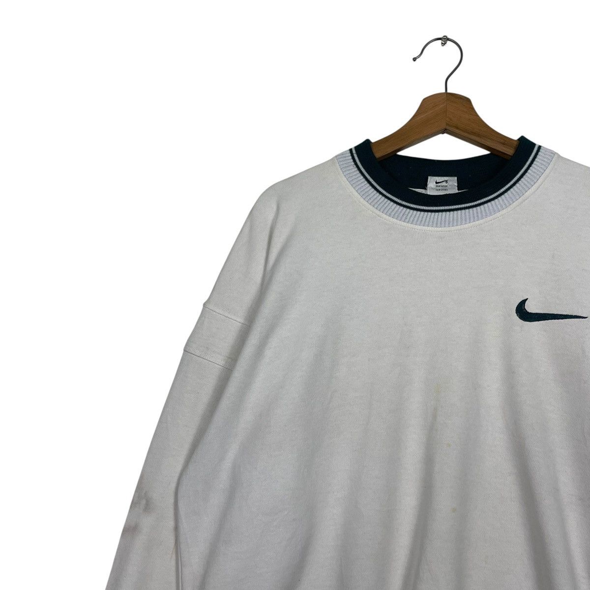Nike Vintage Nike Swoosh Small Logo Sweater Size US L / EU 52-54 / 3 - 6 Thumbnail