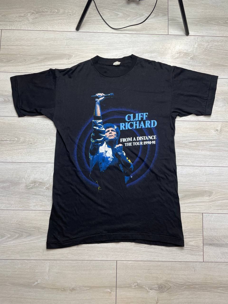 Vintage Vintage Clif Richard 1990-1991 t shirt Size US L / EU 52-54 / 3 - 1 Thumbnail