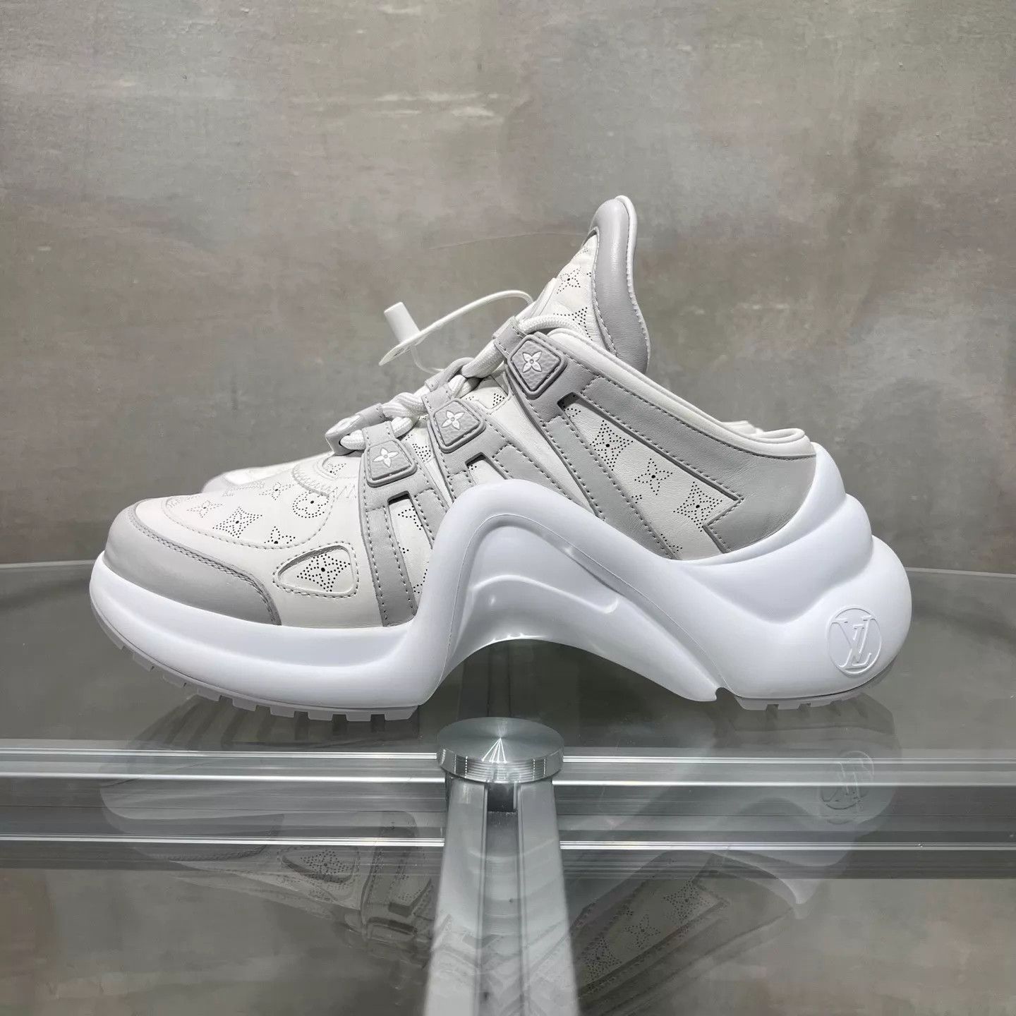 Louis Vuitton Louis Vuitton Archlight White Arch Print Dad Slide UK3/37 Size US 5.5 / IT 35.5 - 3 Thumbnail