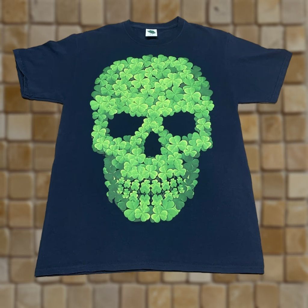 Vintage Lucky Men’s T-Shirt Black Cotton Short Sleeve Crew Neck Graphic Green Clover Skull 90s Style Size US M / EU 48-50 / 2 - 1 Thumbnail