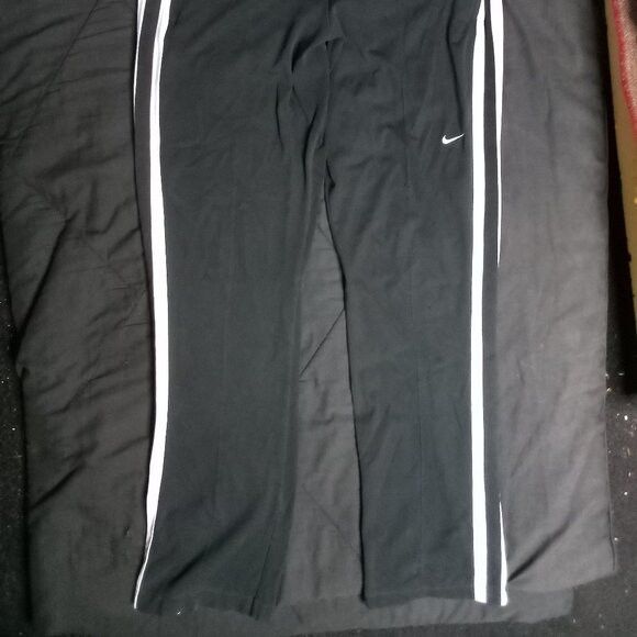 Nike Vintage Nike Dri-Fit Striped Sweatpants Joggers Trainers Size 30" / US 8 / IT 44 - 3 Thumbnail