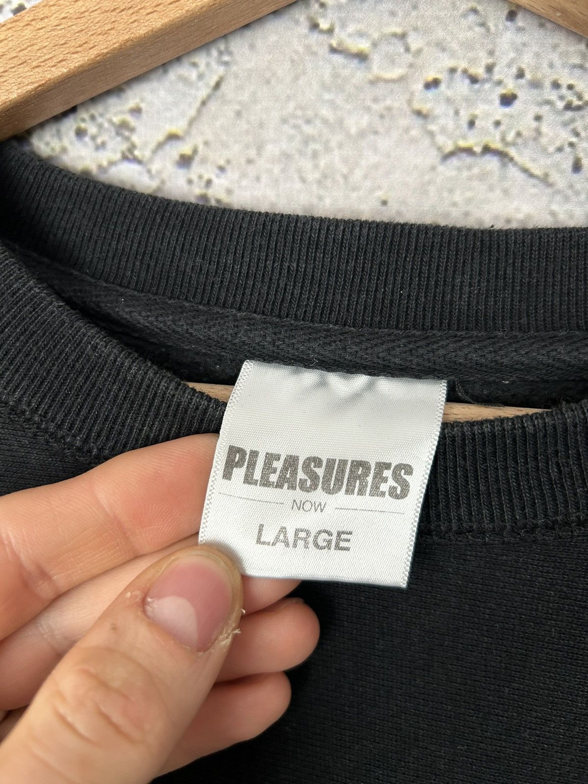 Pleasures Pleasures Spellout Center Logo Crewneck Streetwear Hype Size US L / EU 52-54 / 3 - 4 Thumbnail