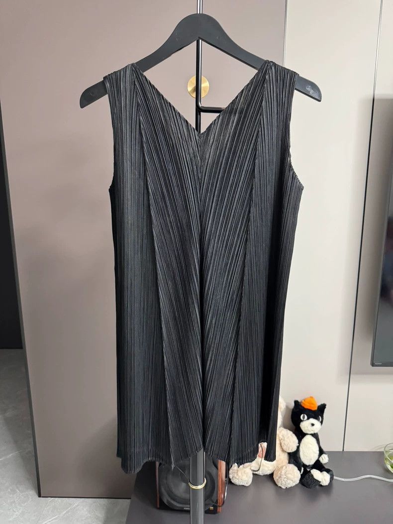 Issey Miyake Issey Miyake size:3 Black V-neck sleeveless long top Size S / US 4 / IT 40 - 2 Thumbnail