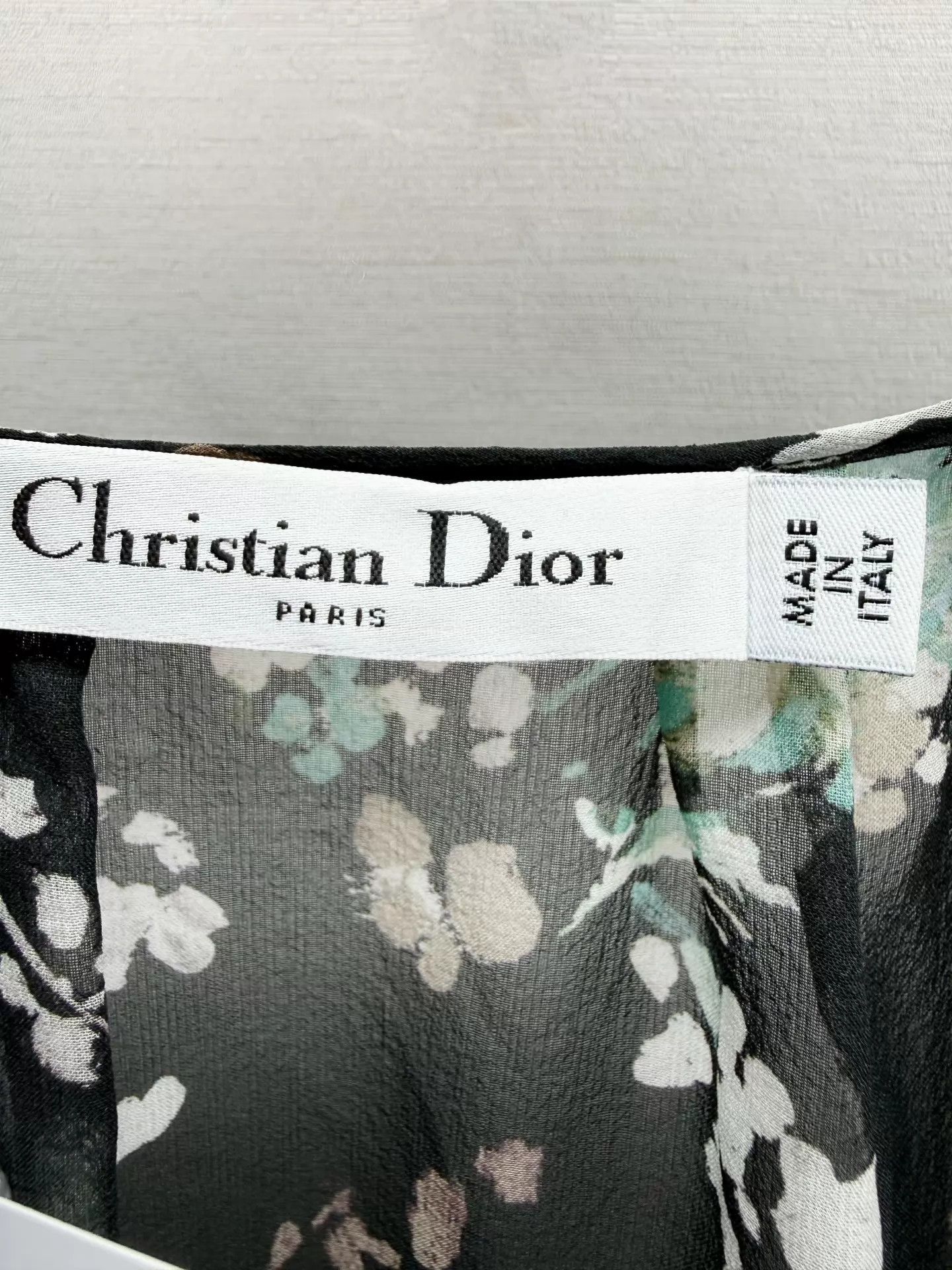 Dior Dior Women's Silk Floral Shirt 40 Worn Once Like New Size M / US 6-8 / IT 42-44 - 2 Thumbnail