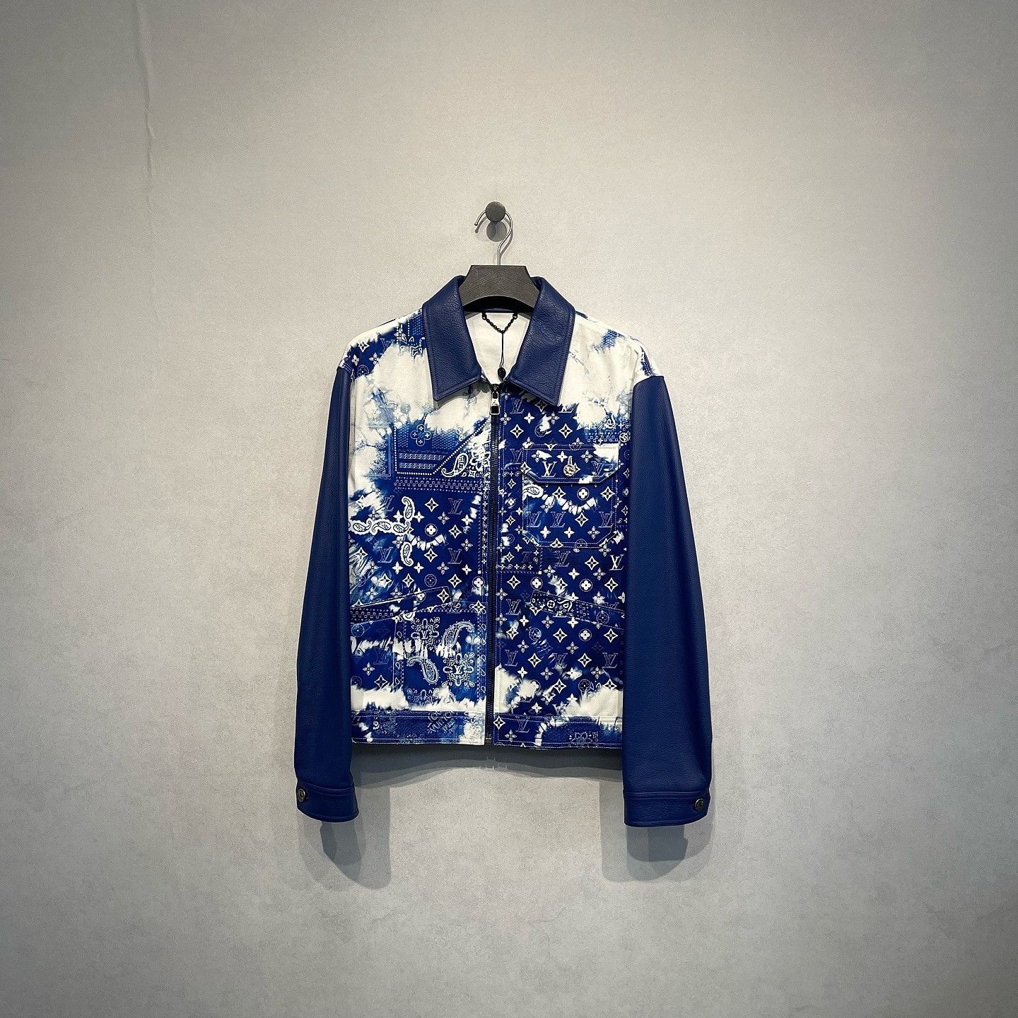Louis Vuitton Louis Vuitton Bandana Print Leather Jacket Size M Size US M / EU 48-50 / 2 - 1 Thumbnail