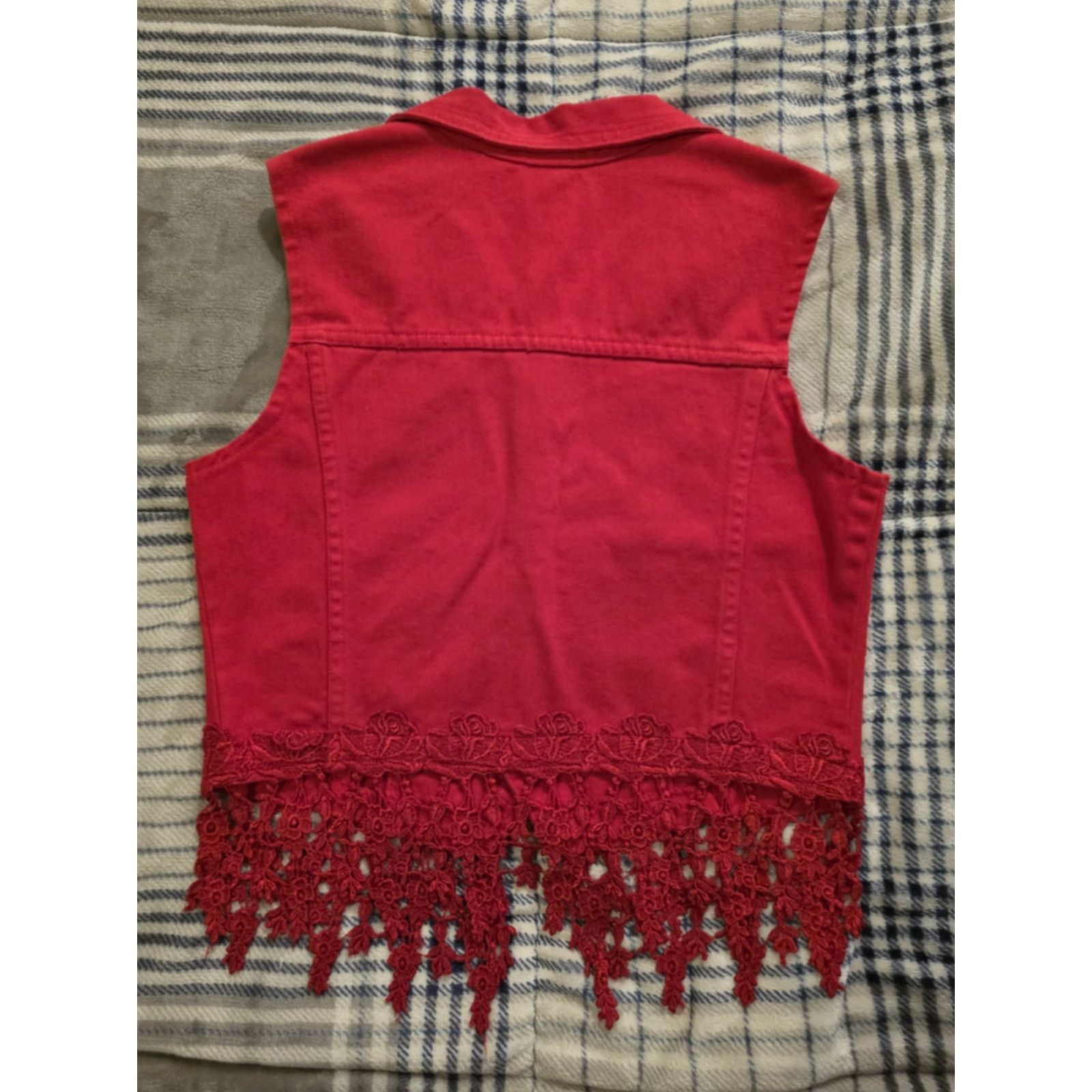Vintage VINTAGE Watch LA Women's Denim Vest Short Sleeveless Red Embroidered Rose Lace 90s Western Casual Womens Medium Size M / US 6-8 / IT 42-44 - 2 Thumbnail