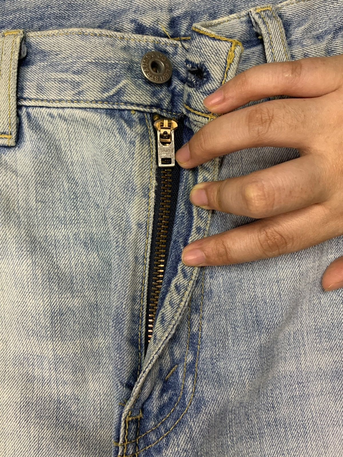 Levi's Vintage 90s Levis 502 Japan Light Wash Distress Baggy Jeans Size US 32 / EU 48 - 3 Thumbnail
