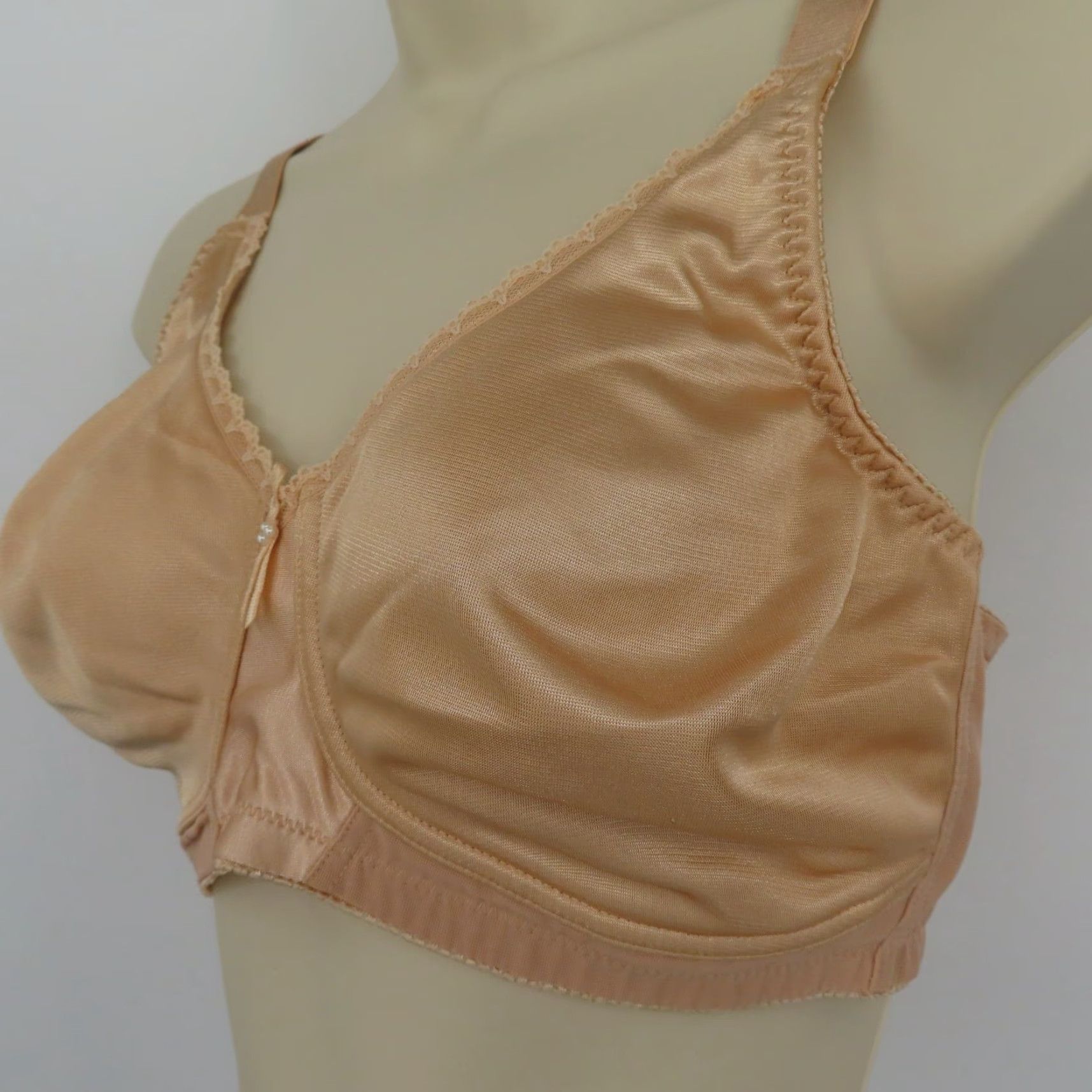 Vintage Almost U Bra 36D Beige Wireless Unlined Nylon Blend Lace Trim Women T-Shirt Bra 1060 Size ONE SIZE - 5 Thumbnail
