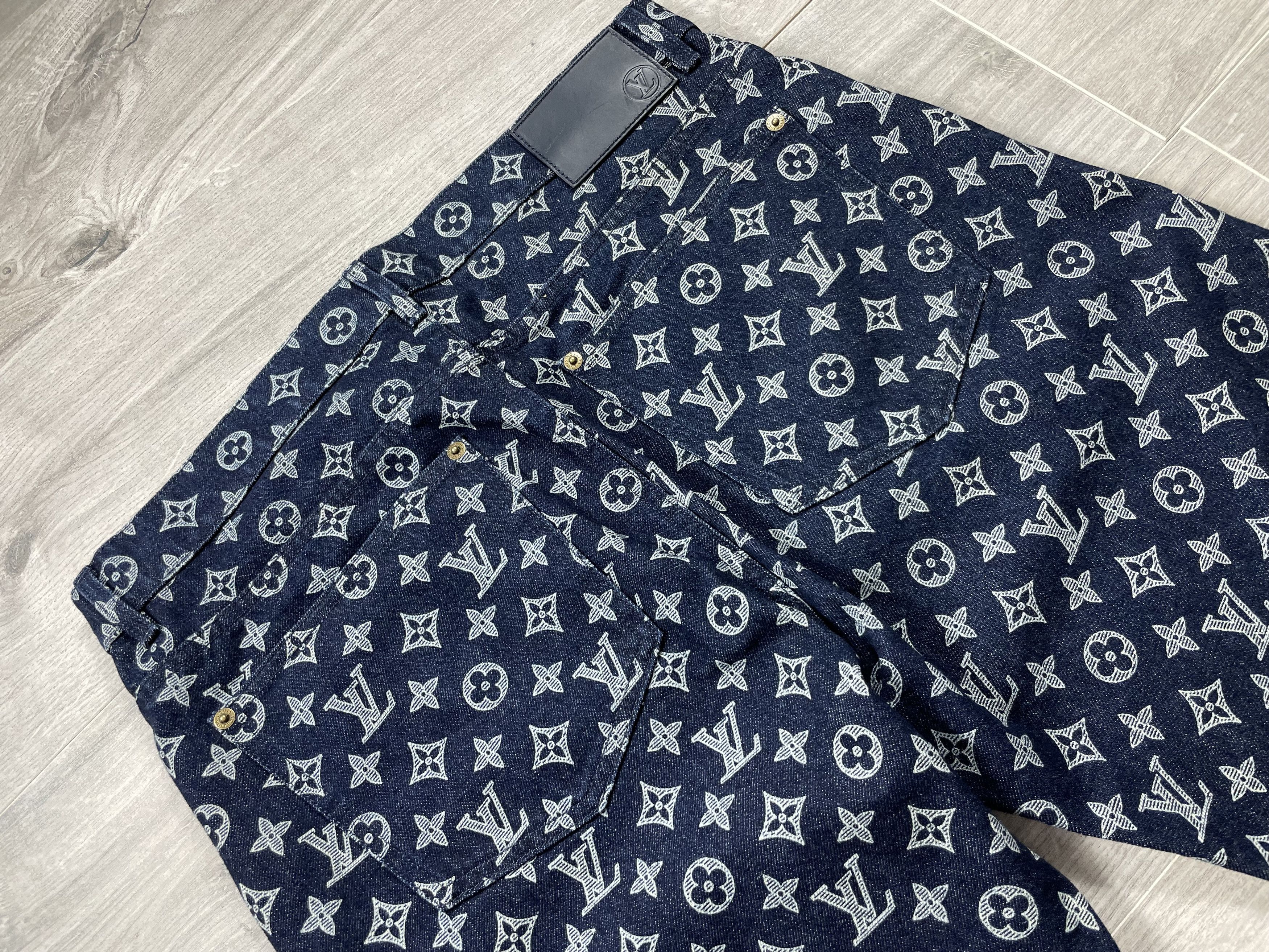 Kim Jones × Louis Vuitton LOUIS VUITTON BLUE INDIGO MONOGRAM DENIM JEANS KIM JONES Size US 34 / EU 50 - 2 Thumbnail