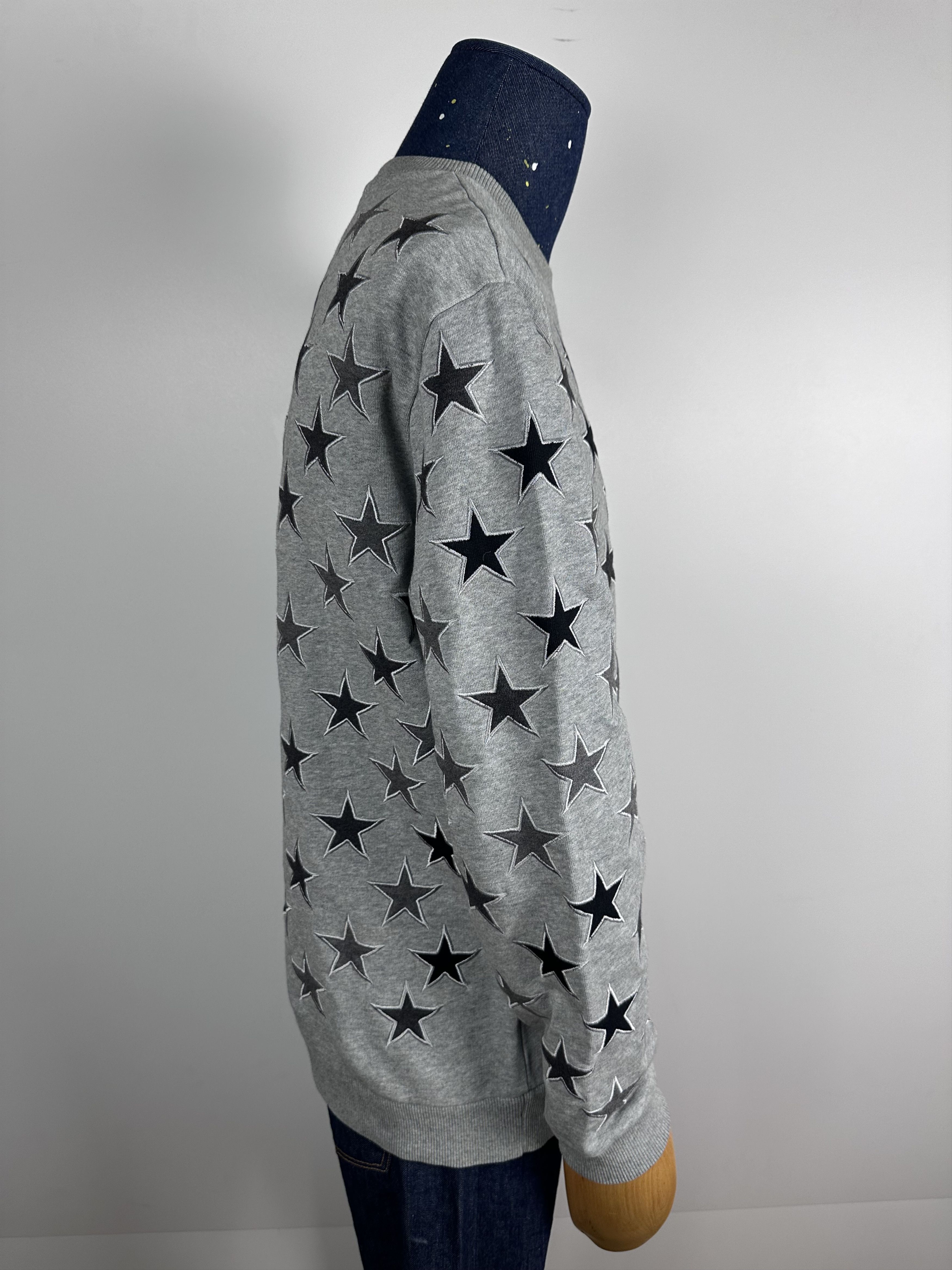 Givenchy × Grailed GIVENCHY Star Embroidered Sweatshirt Gray Mens Size L Size US L / EU 52-54 / 3 - 7 Thumbnail