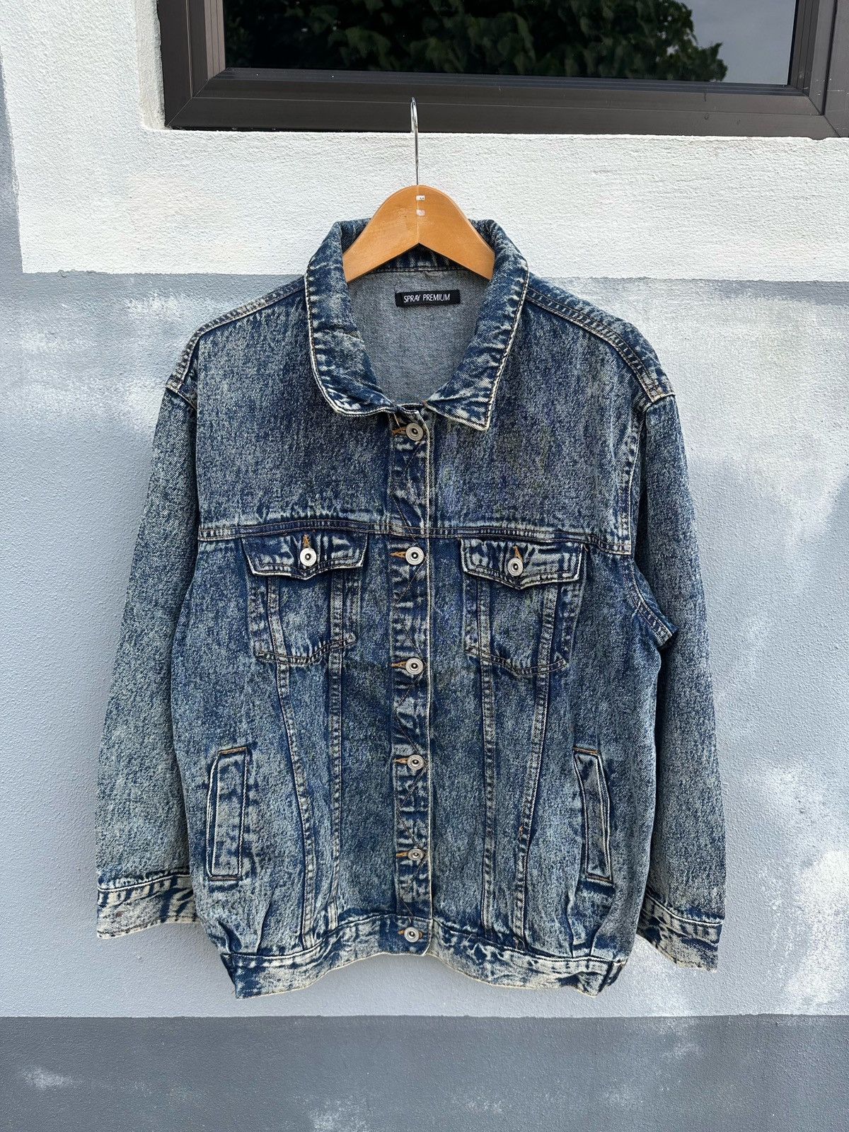Spray premium acid wash denim jacket