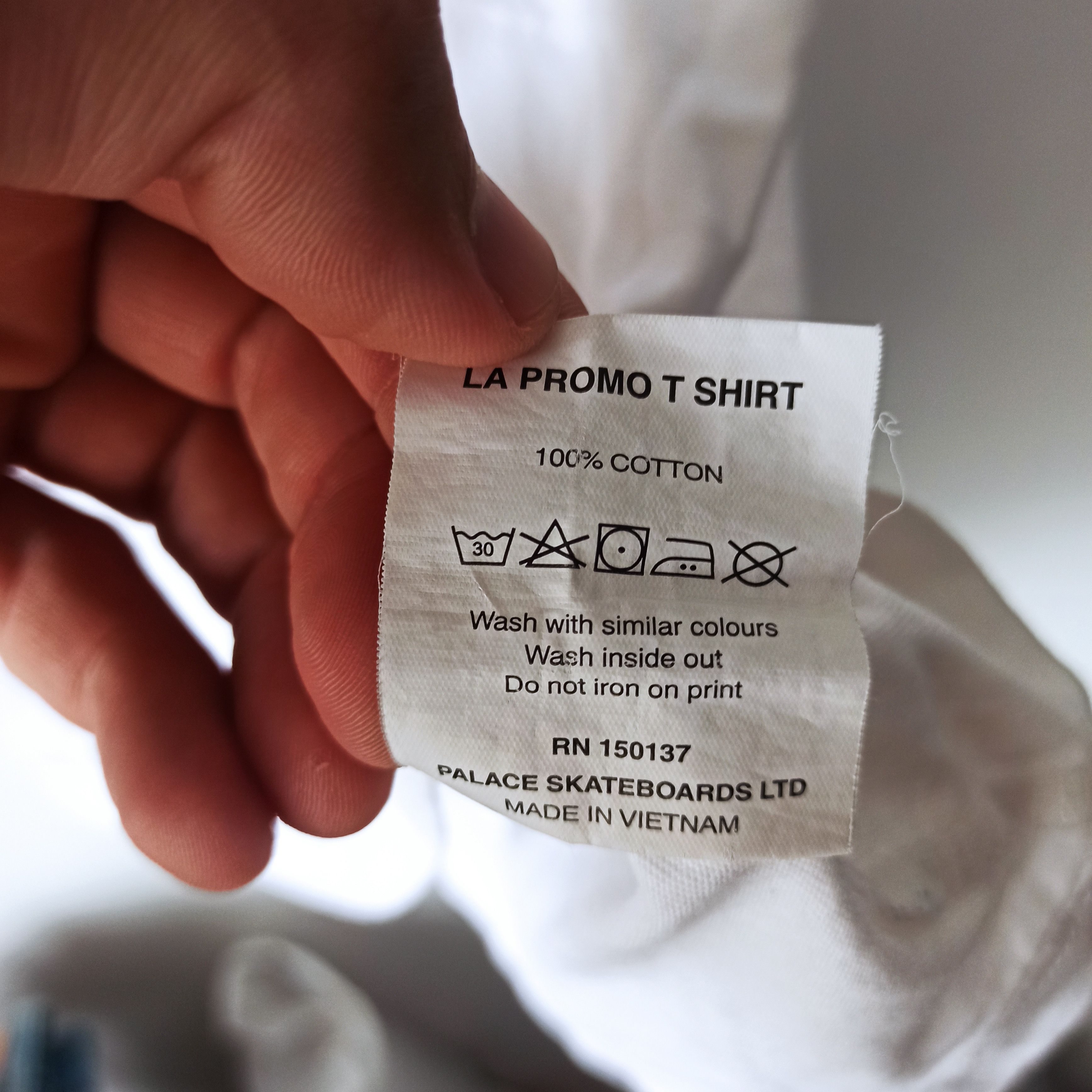 Japanese Brand × Palace 🔥Rare Palace LA promo tee Size US XL / EU 56 / 4 - 7 Thumbnail