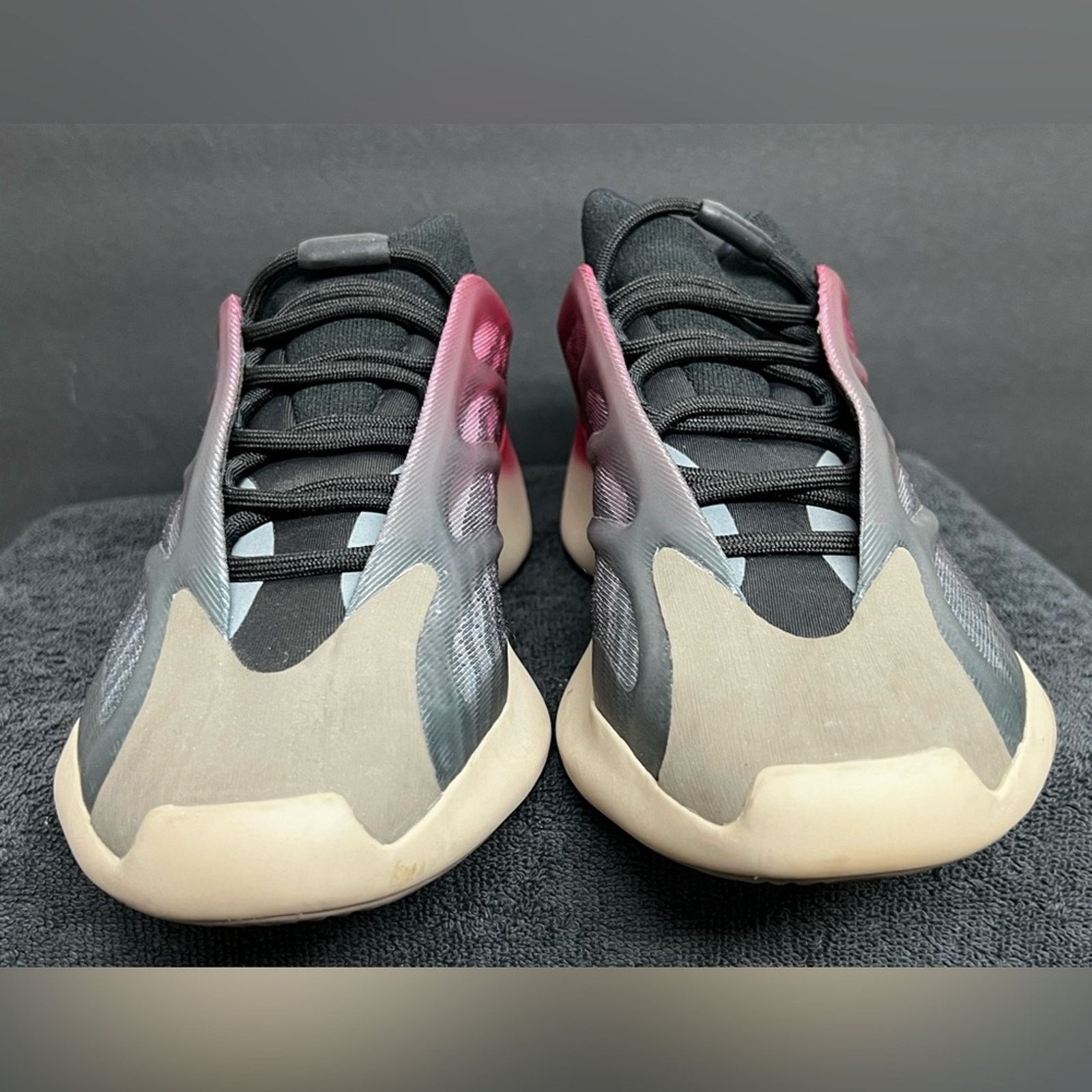 Adidas adidas Yeezy 700 V3 Fade Carbon 2022 WORN ONCE AUTHENTIC Size US 9.5 / EU 42-43 - 5 Thumbnail
