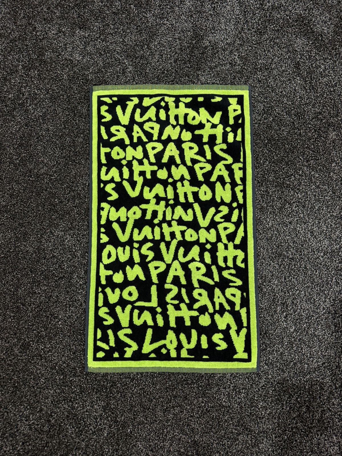 Louis Vuitton × Stephen Sprouse Louis Vuitton x Stephen Sprouse FW08 Graffiti Gym Towel Size ONE SIZE - 1 Thumbnail