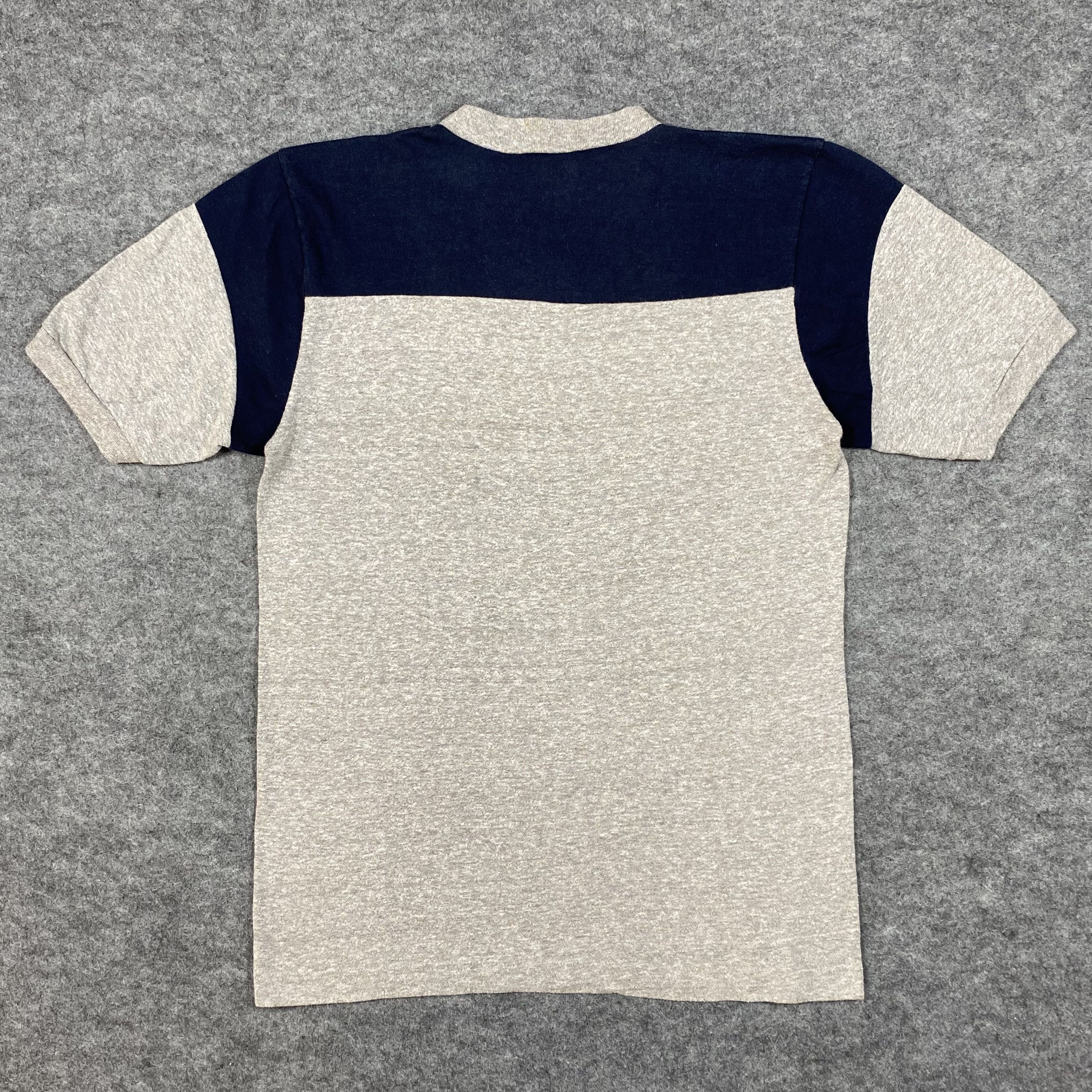 Champion Vintage Champion Washington Huskies V-Neck T-Shirt-M048 Size US M / EU 48-50 / 2 - 2 Thumbnail