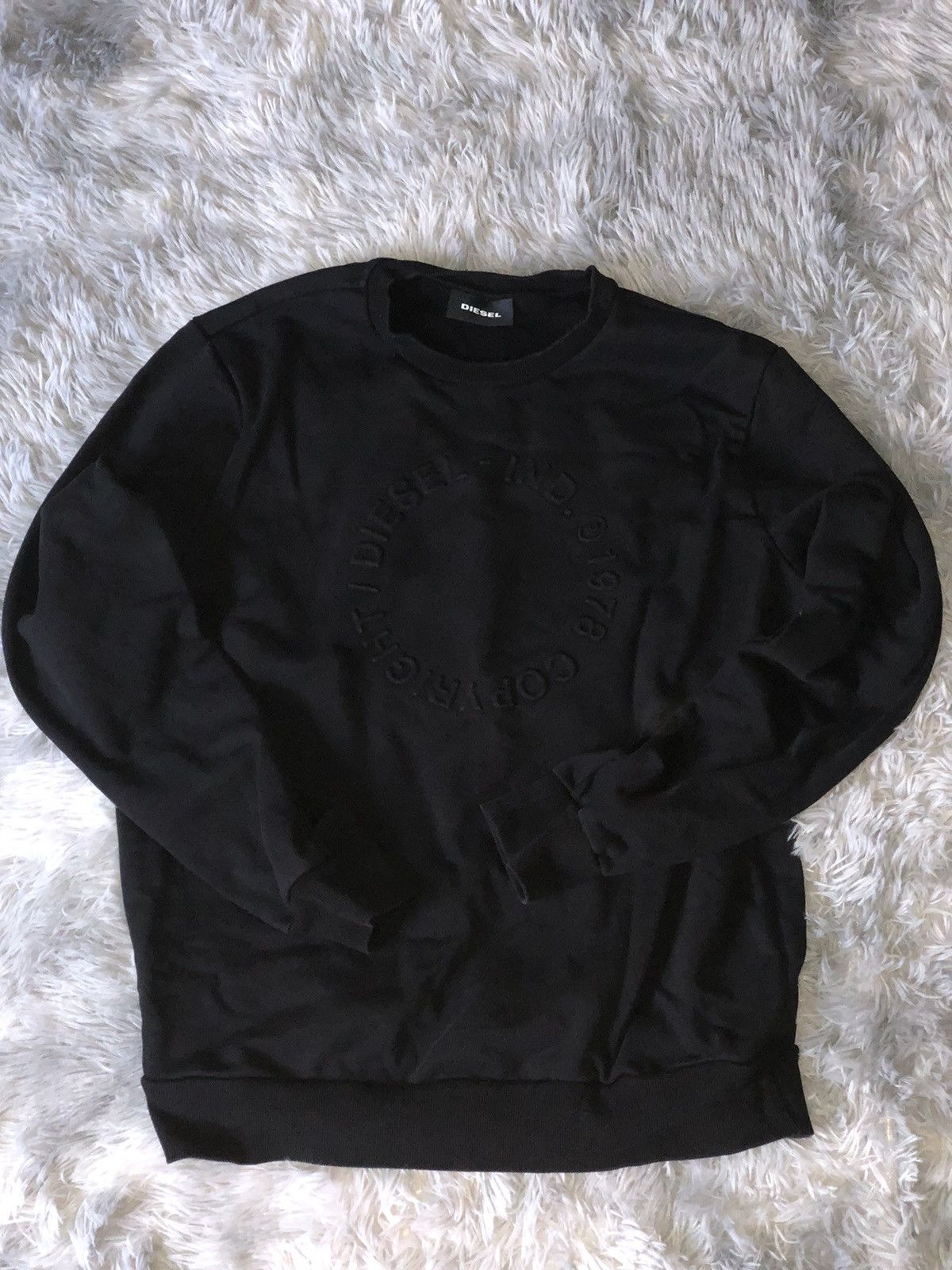 Diesel • Diesel Black Embossed Logo Crewneck Sweatshirt Size US XL / EU 56 / 4 - 1 Thumbnail