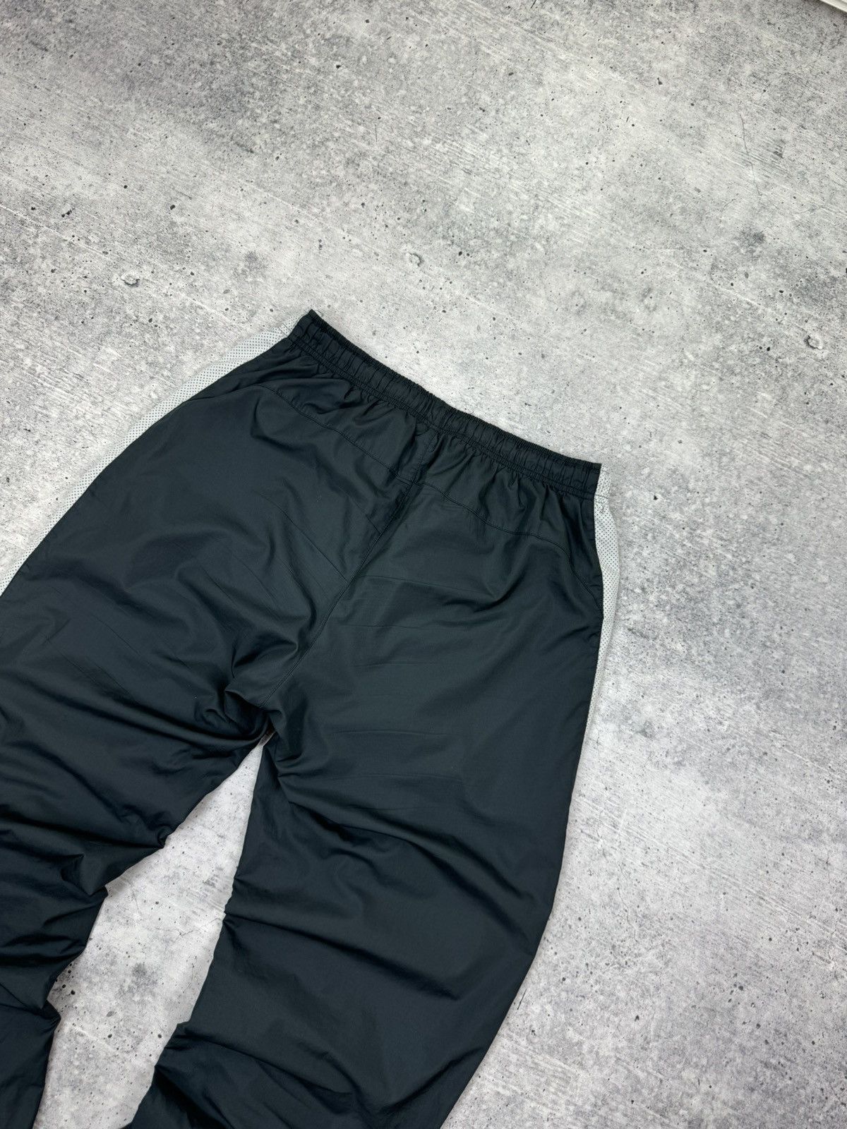 Nike Vintage Nike Swoosh Logo Nylon Drill Track Pants Joggers S Size US 30 / EU 46 - 22 Thumbnail