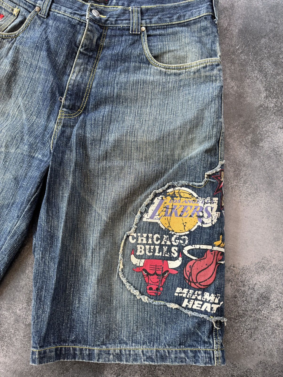 NBA Vintage UNK NBA Team Denim Shorts Size US 40 / EU 56 - 3 Thumbnail