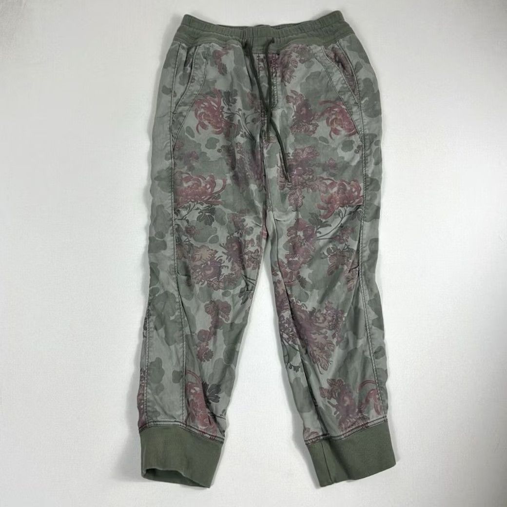 Anthropologie Anthropologie Sweatpants Jogger Camouflage Floral Womens S Green Tapered Pull On Pants Activewear Women Size 28" / US 6 / IT 42 - 2 Thumbnail