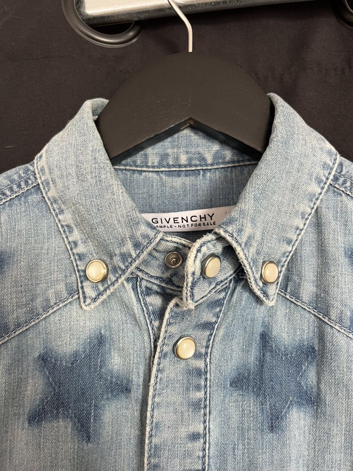 Givenchy Givenchy Chemise Denim Étoilée – Sample Exclusif – Taille 36 Size US XS / EU 42 / 0 - 2 Thumbnail