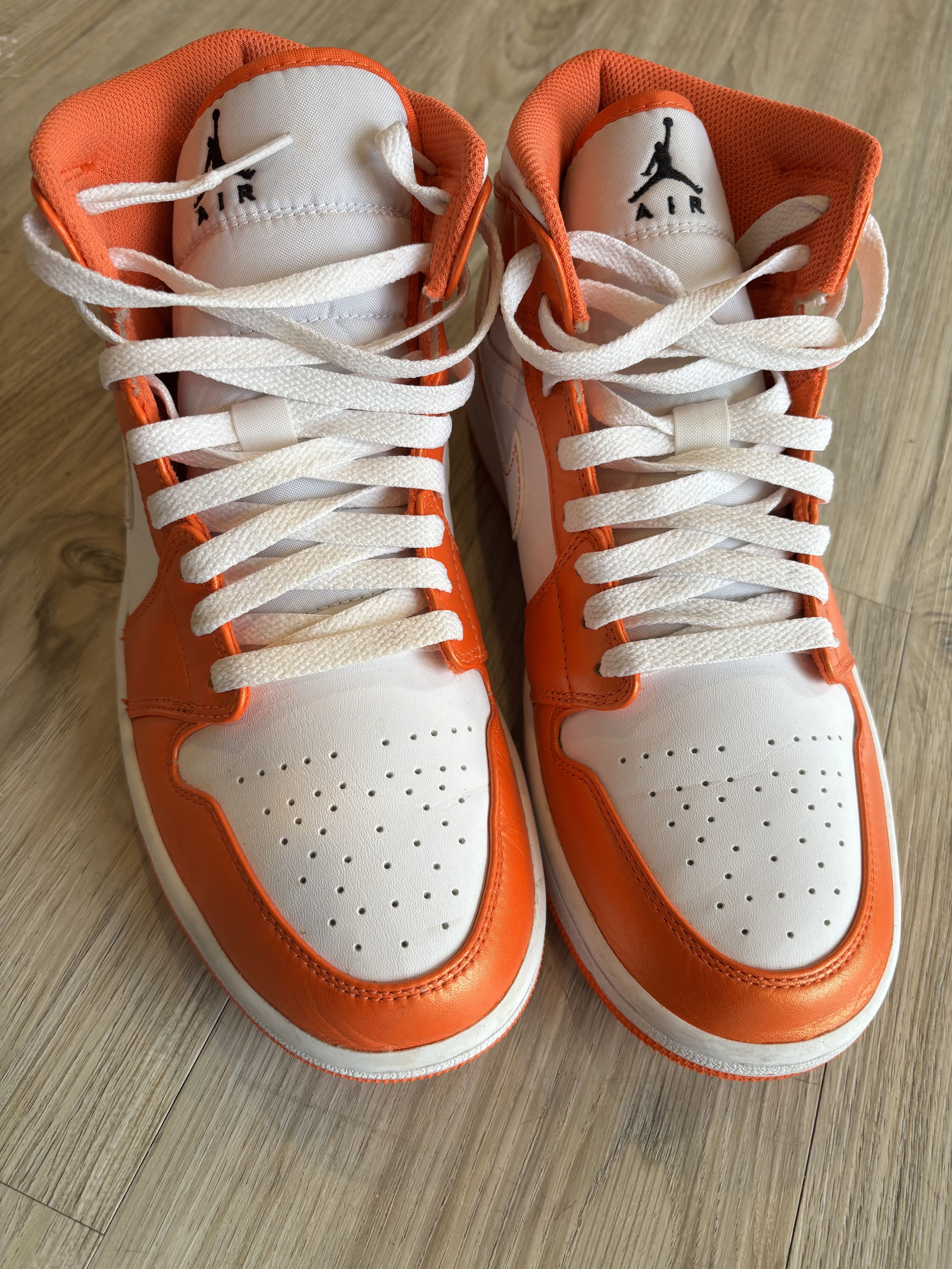 Jordan Brand × Nike Electro Orange Jordan 1 Mid Size US 9 / EU 42 - 3 Thumbnail