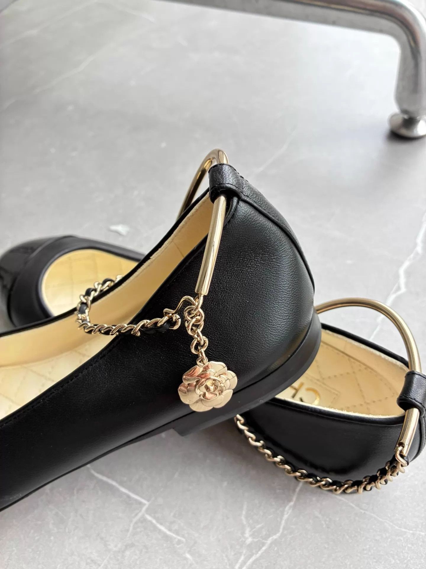 Chanel Chanel 22s Black Mary Jane Flat Shoes w/ Metal Ring Chain 37 Size US 6.5 / IT 36.5 - 4 Thumbnail