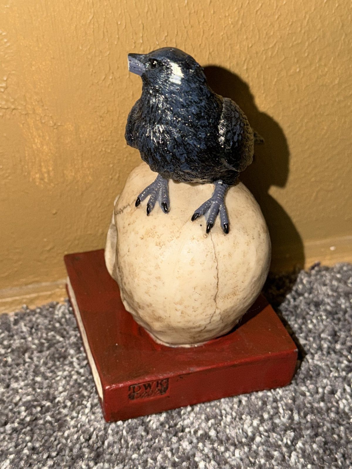 Other DWK Skull Bird Book End 2 Piece Set Used Pre Owned Size ONE SIZE - 12 Thumbnail