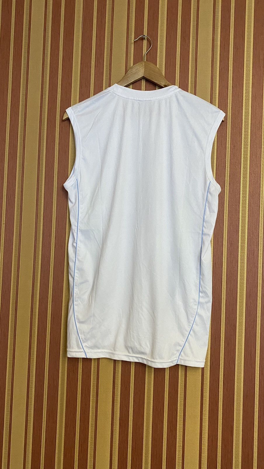 Nike 00s Nike Center Swoosh Tank Top White Size US M / EU 48-50 / 2 - 3 Thumbnail