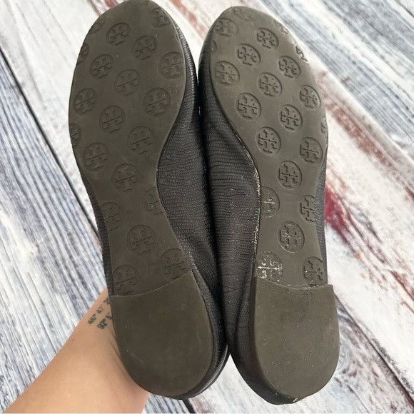 Tory Burch Tory Burch Black Leather Embossed Gold Emblem Flats | Grailed