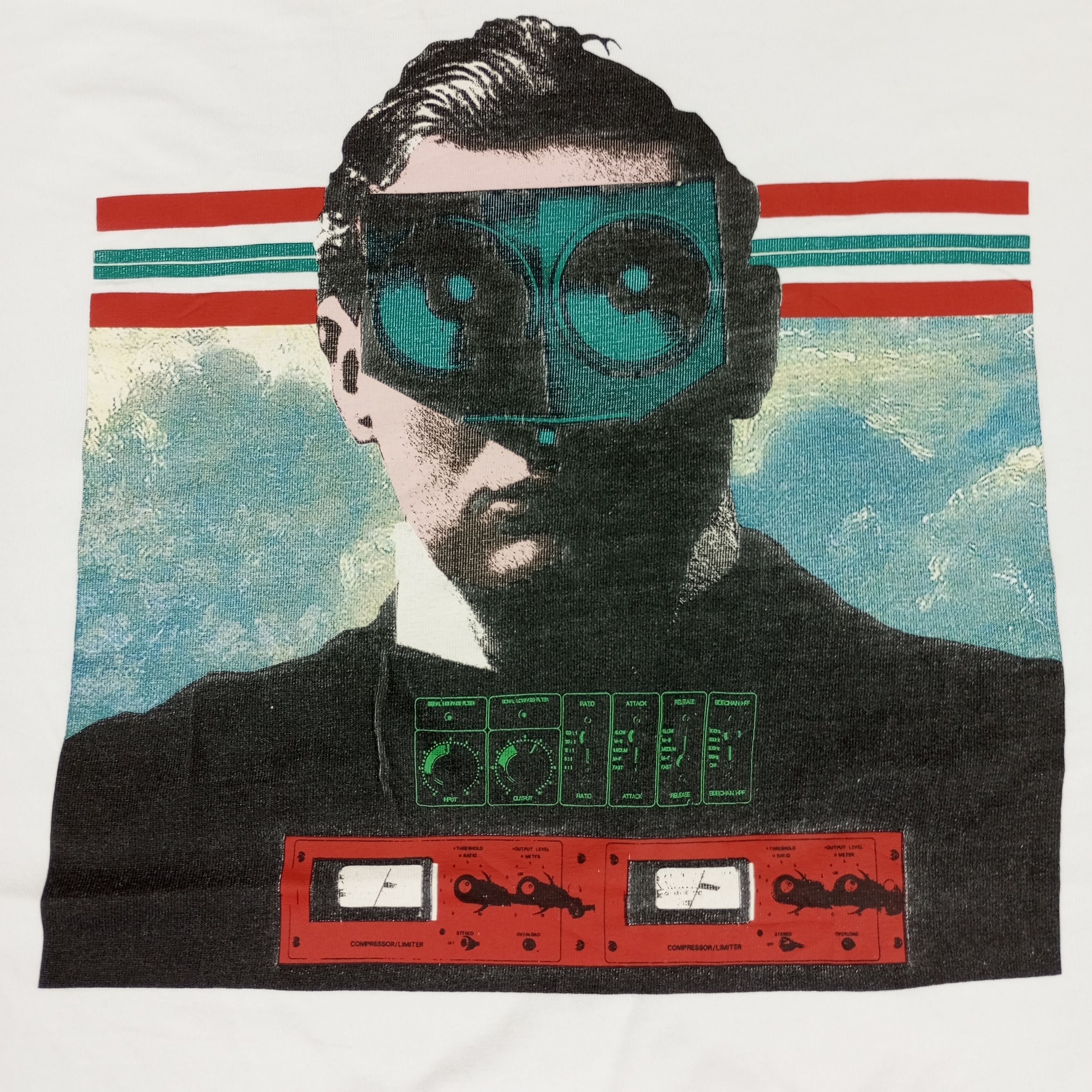 GU × Japanese Brand × Undercover GU X Undercover Japanese Brand Designer Tshirt Size US XL / EU 56 / 4 - 2 Thumbnail