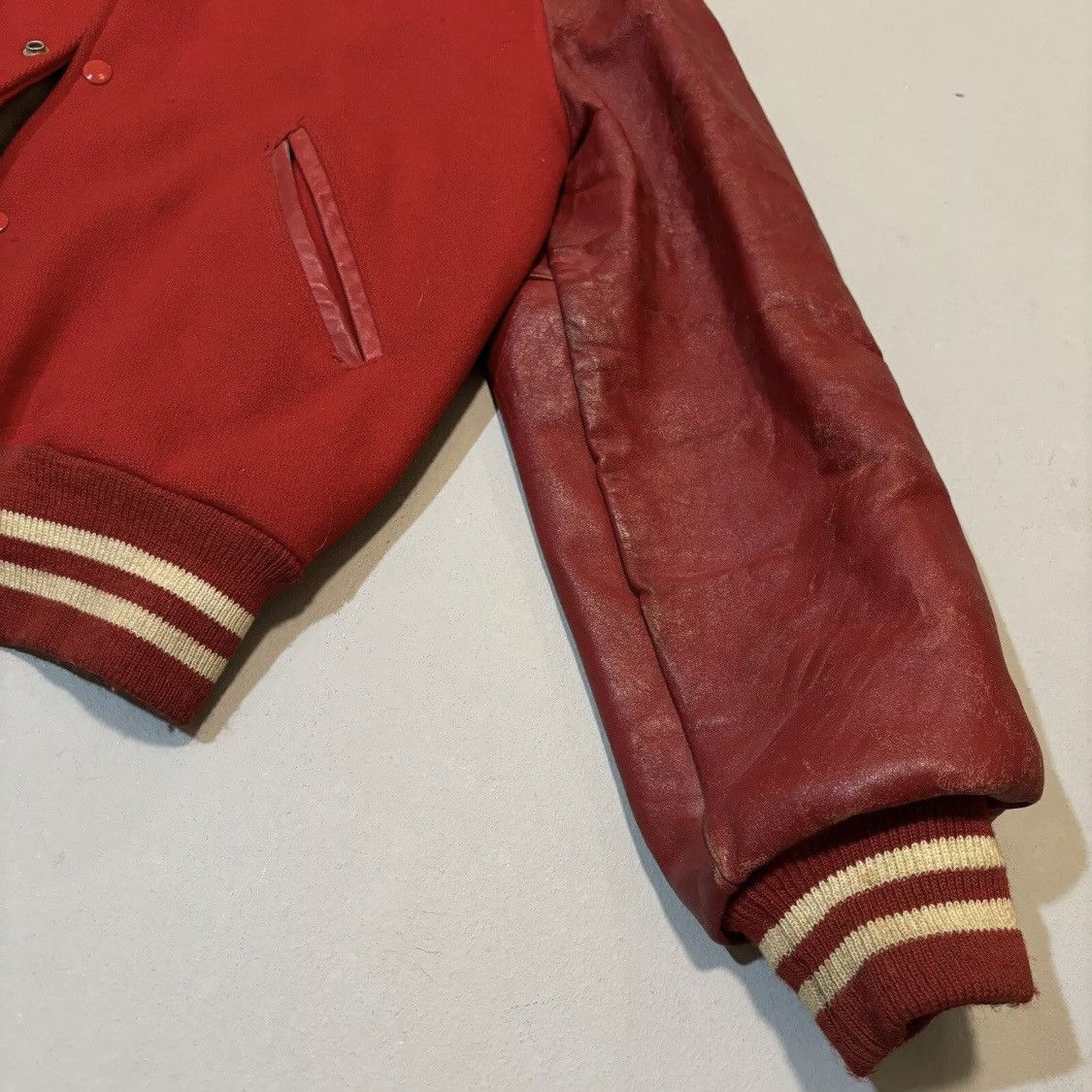 Vintage 50s 60s True Vintage Varsity Jacket Red Horseshoe Brand Sz L Size US L / EU 52-54 / 3 - 18 Thumbnail