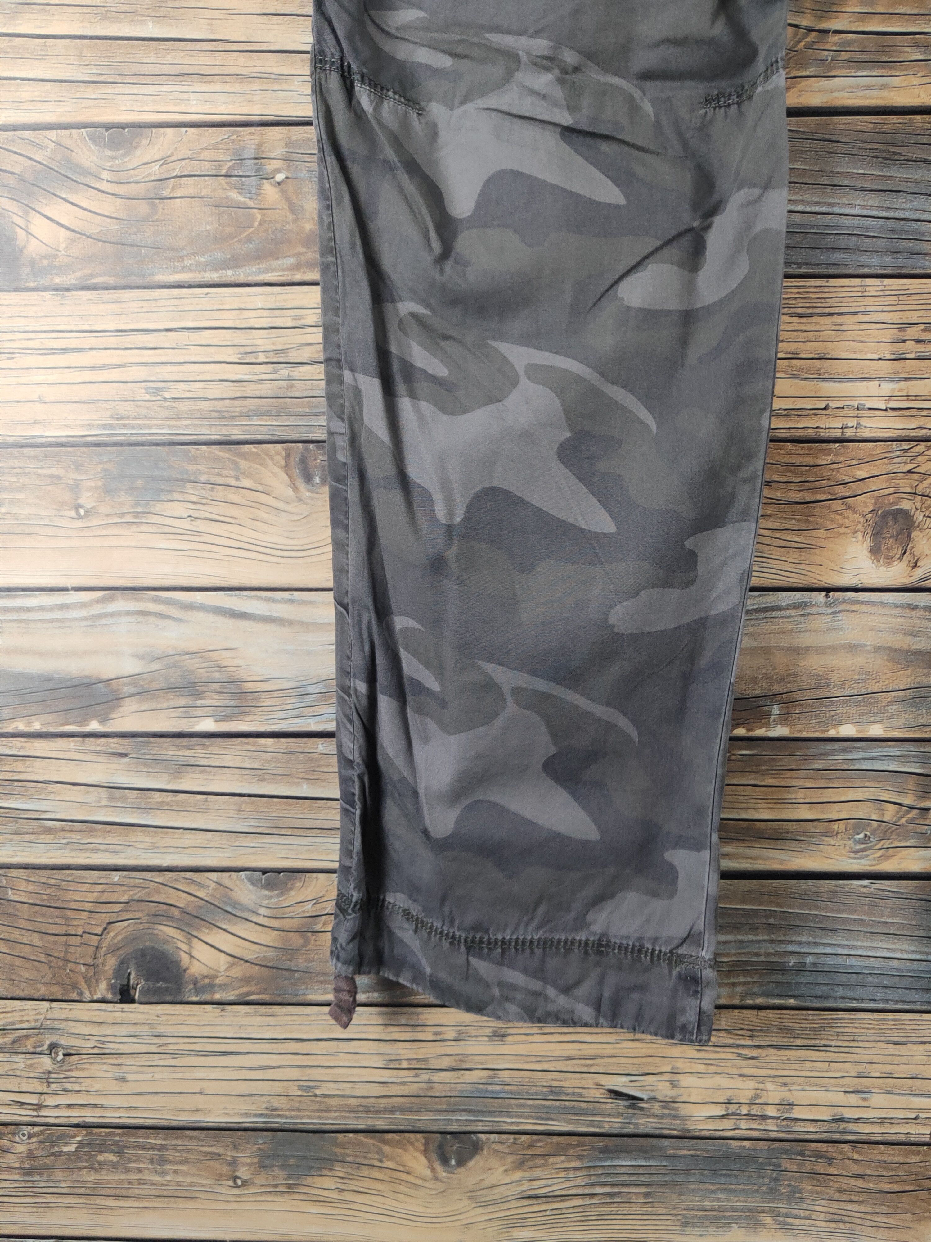 Japanese Brand DL Uniqlo Camouflage Multipocket Cargo Pants #2675 Size US 35 - 4 Thumbnail