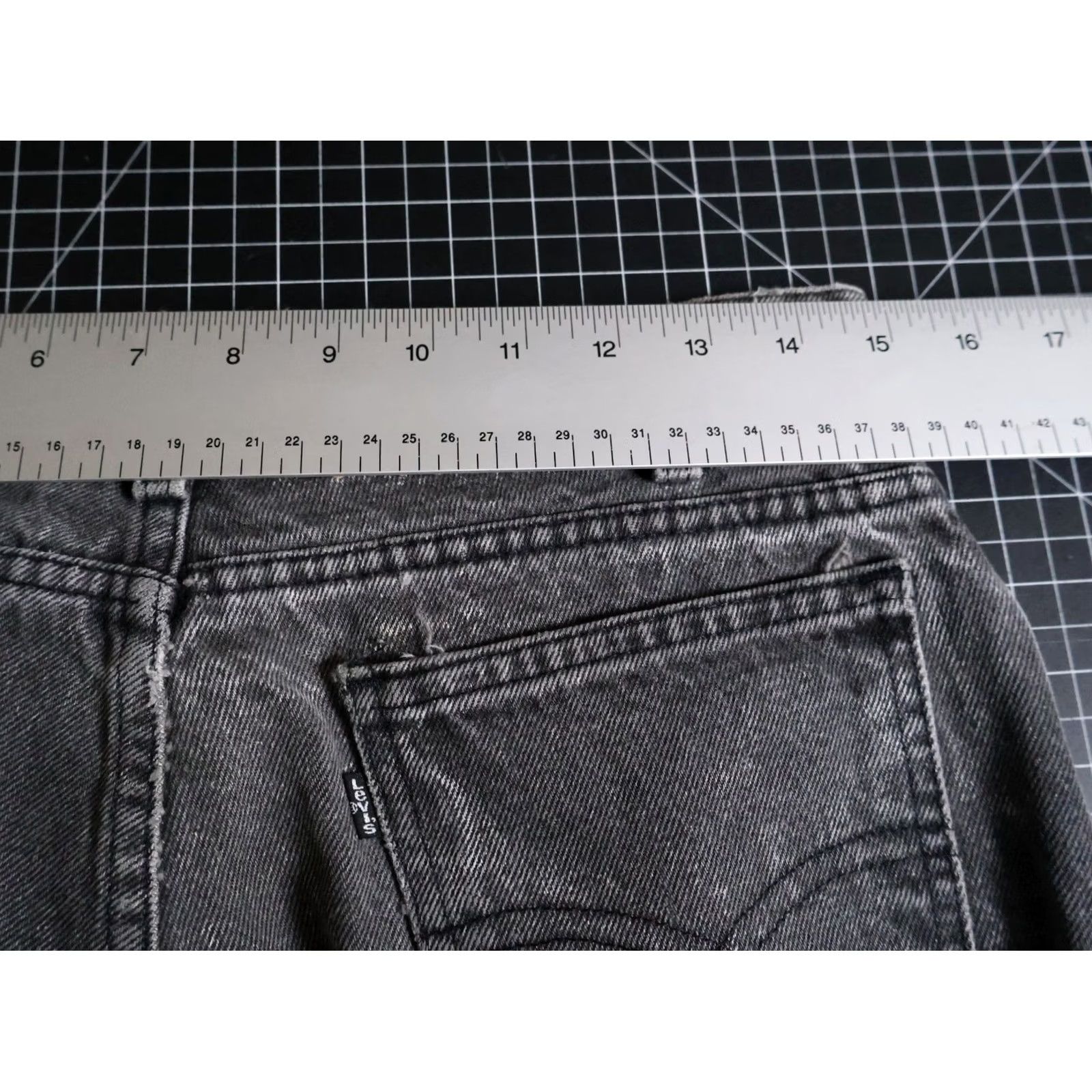 Levi's VINTAGE Levi's Jeans 40550 Men 29 x 32 Gray Acid Wash Tapered Leg 90s Grunge Retro VTG Mens Jeans Size US 29 - 6 Thumbnail